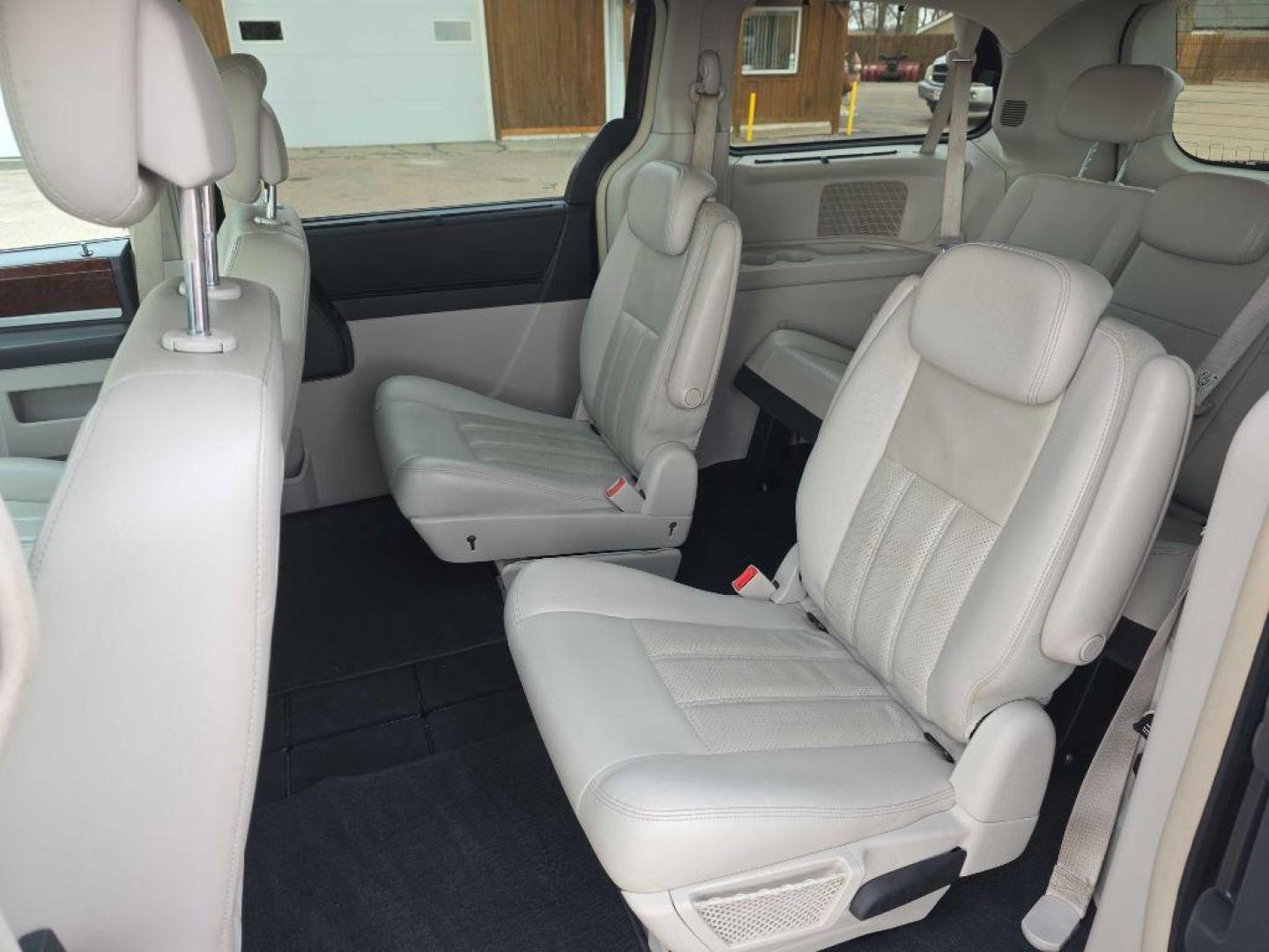 2010 GREY CHRYSLER TOWN and COUNTRY TOURING PLUS (2A4RR8DX2AR) with an 4.0L engine, Automatic transmission, located at 495 Old Highway 20 West, South Sioux City, NE, 68776, (402) 494-2677, 42.458408, -96.443512 - Photo#6