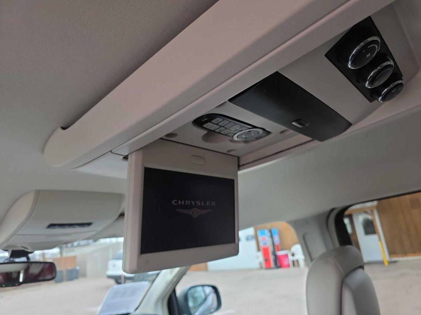 2010 GREY CHRYSLER TOWN and COUNTRY TOURING PLUS (2A4RR8DX2AR) with an 4.0L engine, Automatic transmission, located at 495 Old Highway 20 West, South Sioux City, NE, 68776, (402) 494-2677, 42.458408, -96.443512 - Photo#8