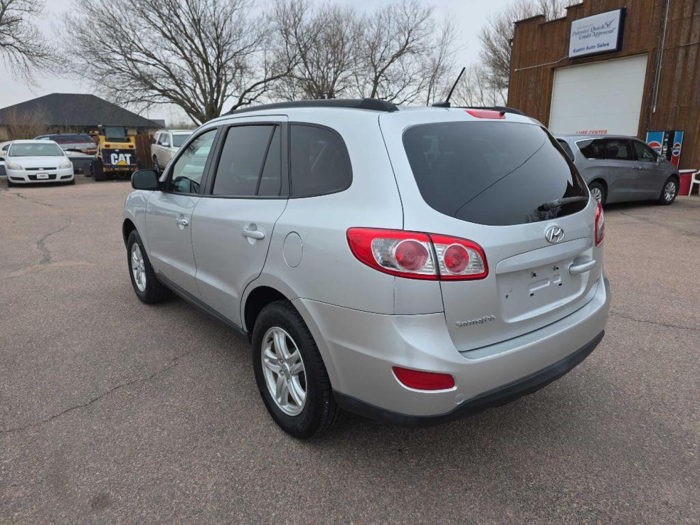2012 SILVER HYUNDAI SANTA FE GLS (5XYZGDAB1CG) with an 2.4L engine, Automatic transmission, located at 495 Old Highway 20 West, South Sioux City, NE, 68776, (402) 494-2677, 42.458408, -96.443512 - Photo#0