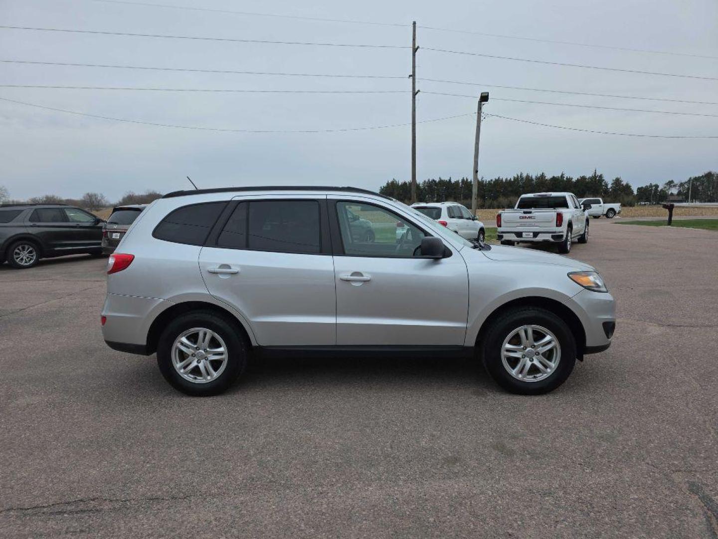 2012 SILVER HYUNDAI SANTA FE GLS (5XYZGDAB1CG) with an 2.4L engine, Automatic transmission, located at 495 Old Highway 20 West, South Sioux City, NE, 68776, (402) 494-2677, 42.458408, -96.443512 - Photo#1
