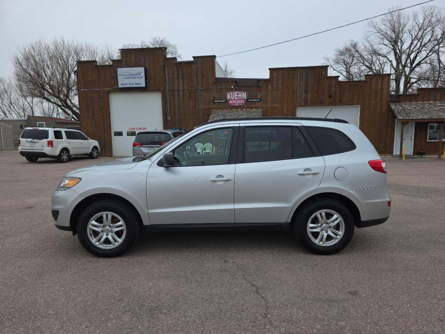 2012 SILVER HYUNDAI SANTA FE GLS (5XYZGDAB1CG) with an 2.4L engine, Automatic transmission, located at 495 Old Highway 20 West, South Sioux City, NE, 68776, (402) 494-2677, 42.458408, -96.443512 - Photo#4