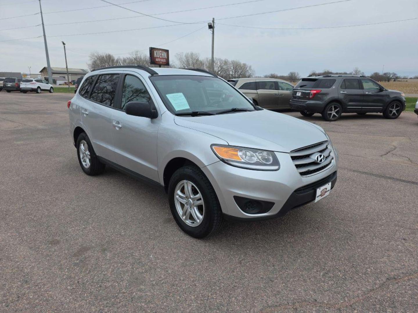 2012 SILVER HYUNDAI SANTA FE GLS (5XYZGDAB1CG) with an 2.4L engine, Automatic transmission, located at 495 Old Highway 20 West, South Sioux City, NE, 68776, (402) 494-2677, 42.458408, -96.443512 - Photo#5