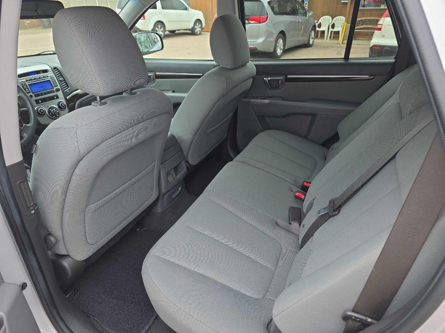 2012 SILVER HYUNDAI SANTA FE GLS (5XYZGDAB1CG) with an 2.4L engine, Automatic transmission, located at 495 Old Highway 20 West, South Sioux City, NE, 68776, (402) 494-2677, 42.458408, -96.443512 - Photo#6