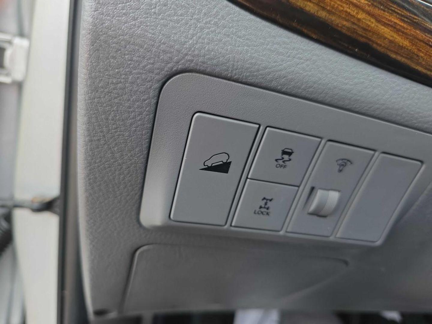 2012 SILVER HYUNDAI SANTA FE GLS (5XYZGDAB1CG) with an 2.4L engine, Automatic transmission, located at 495 Old Highway 20 West, South Sioux City, NE, 68776, (402) 494-2677, 42.458408, -96.443512 - Photo#11