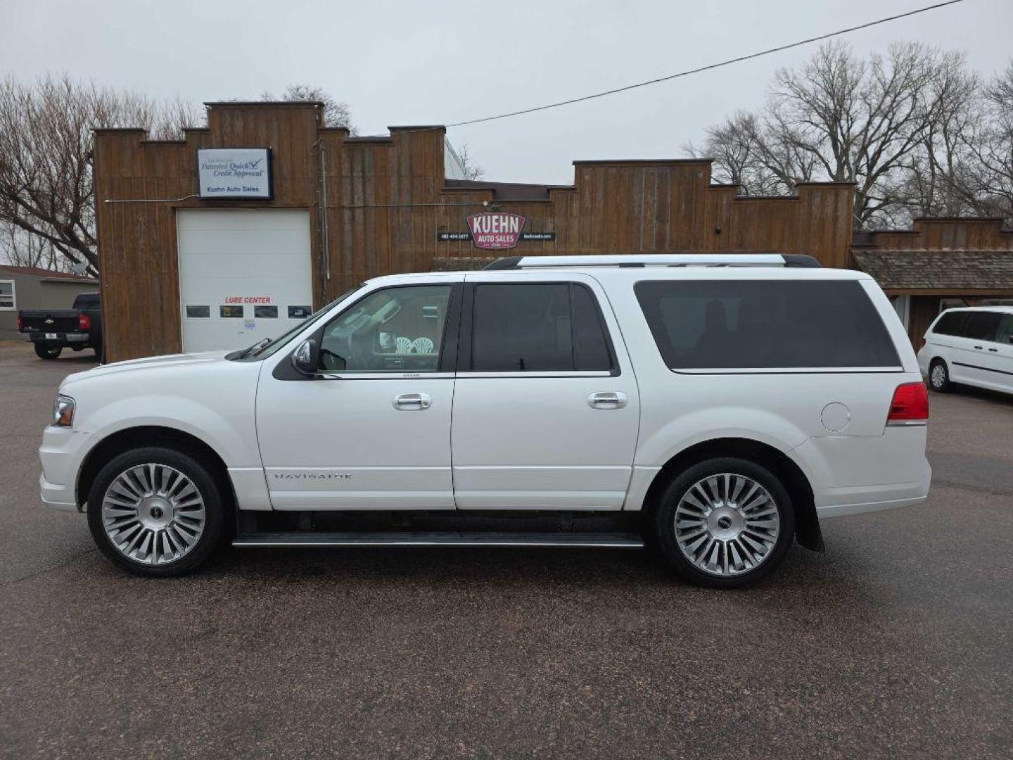 2015 WHITE LINCOLN NAVIGATOR L (5LMJJ3JT8FE) with an 3.5L engine, Automatic transmission, located at 495 Old Highway 20 West, South Sioux City, NE, 68776, (402) 494-2677, 42.458408, -96.443512 - Photo#1