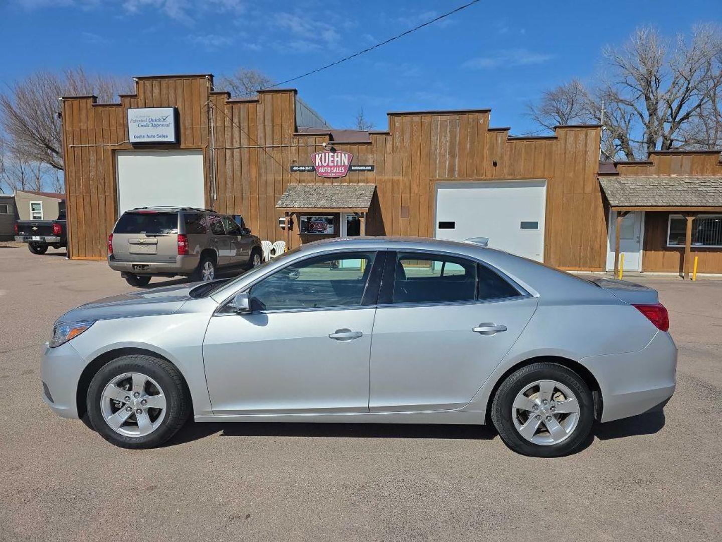 2016 SILVER CHEVROLET MALIBU LIMITED LT (1G11C5SA8GF) with an 2.5L engine, Automatic transmission, located at 495 Old Highway 20 West, South Sioux City, NE, 68776, (402) 494-2677, 42.458408, -96.443512 - Photo#1