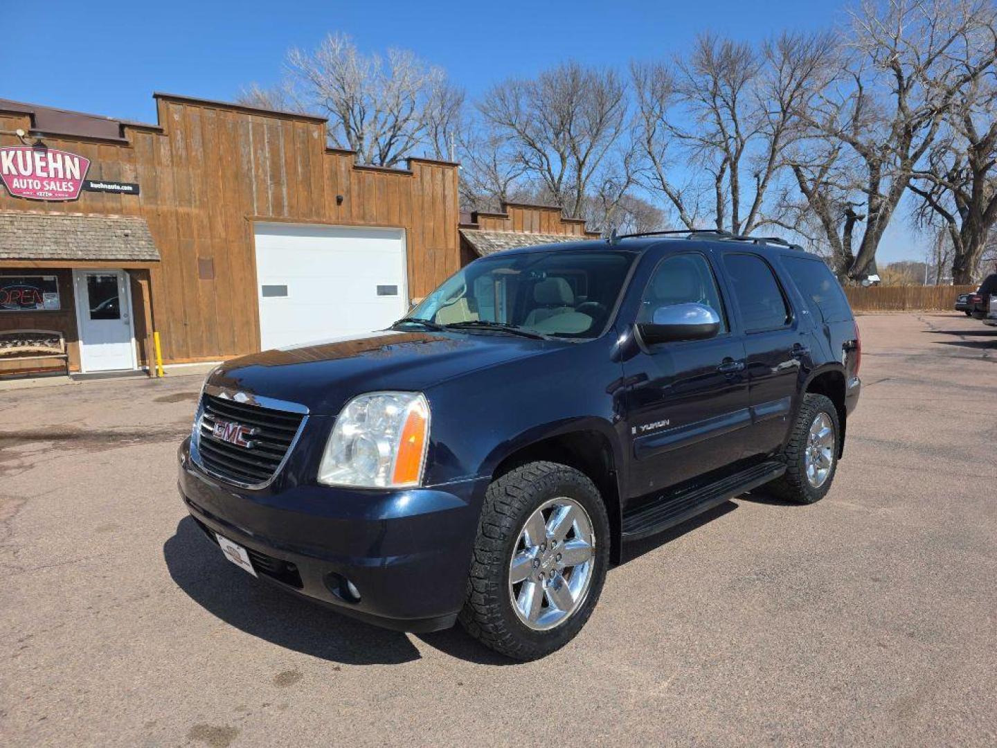 2008 BLUE GMC YUKON SLE (1GKFK13018J) with an 5.3L engine, Automatic transmission, located at 495 Old Highway 20 West, South Sioux City, NE, 68776, (402) 494-2677, 42.458408, -96.443512 - Photo#0