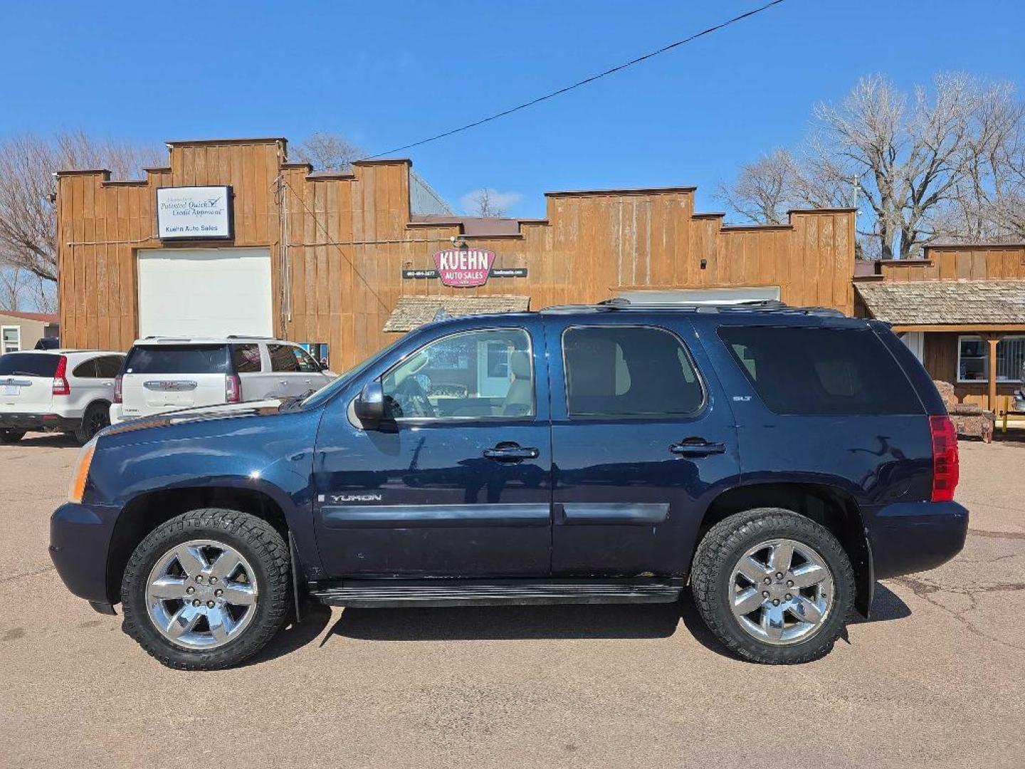 2008 BLUE GMC YUKON SLE (1GKFK13018J) with an 5.3L engine, Automatic transmission, located at 495 Old Highway 20 West, South Sioux City, NE, 68776, (402) 494-2677, 42.458408, -96.443512 - Photo#1