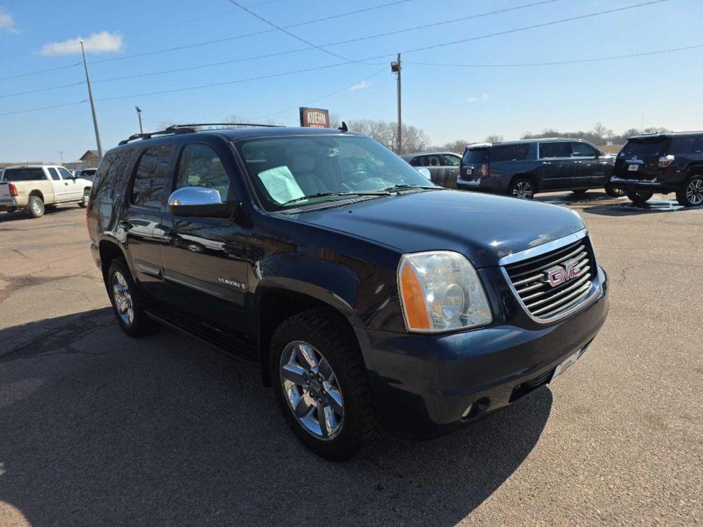 2008 BLUE GMC YUKON SLE (1GKFK13018J) with an 5.3L engine, Automatic transmission, located at 495 Old Highway 20 West, South Sioux City, NE, 68776, (402) 494-2677, 42.458408, -96.443512 - Photo#5