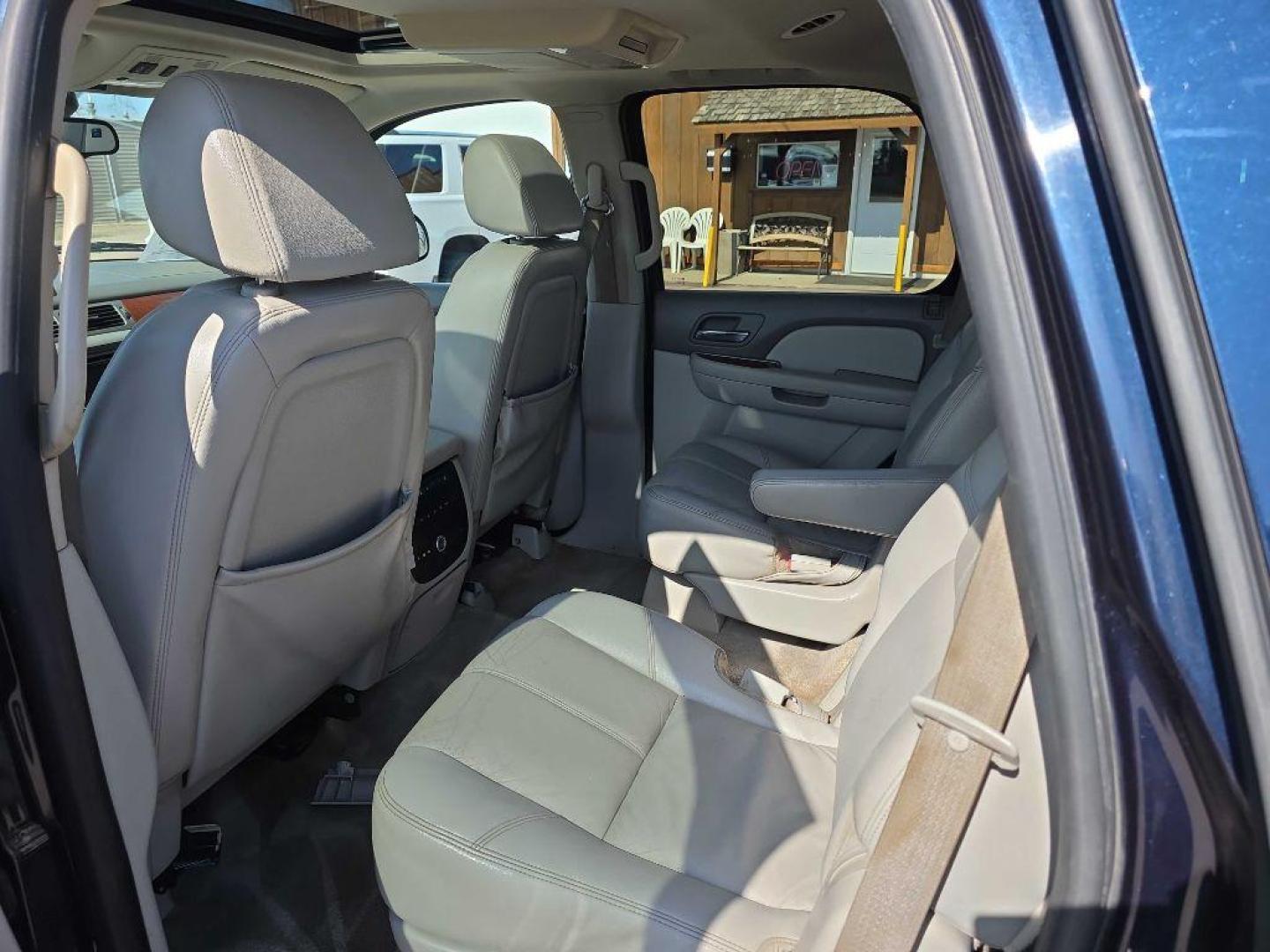 2008 BLUE GMC YUKON SLE (1GKFK13018J) with an 5.3L engine, Automatic transmission, located at 495 Old Highway 20 West, South Sioux City, NE, 68776, (402) 494-2677, 42.458408, -96.443512 - Photo#6