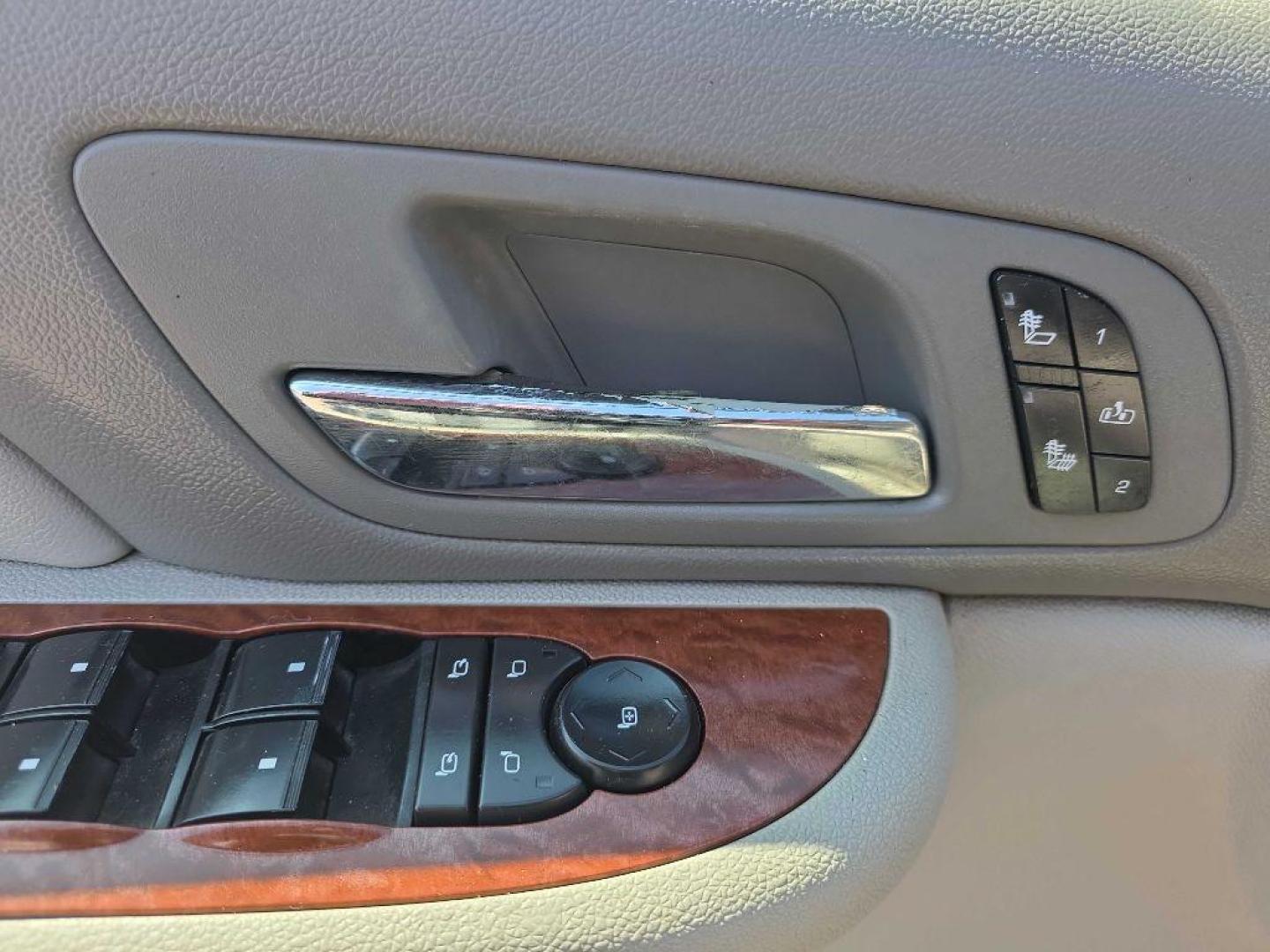 2008 BLUE GMC YUKON SLE (1GKFK13018J) with an 5.3L engine, Automatic transmission, located at 495 Old Highway 20 West, South Sioux City, NE, 68776, (402) 494-2677, 42.458408, -96.443512 - Photo#11