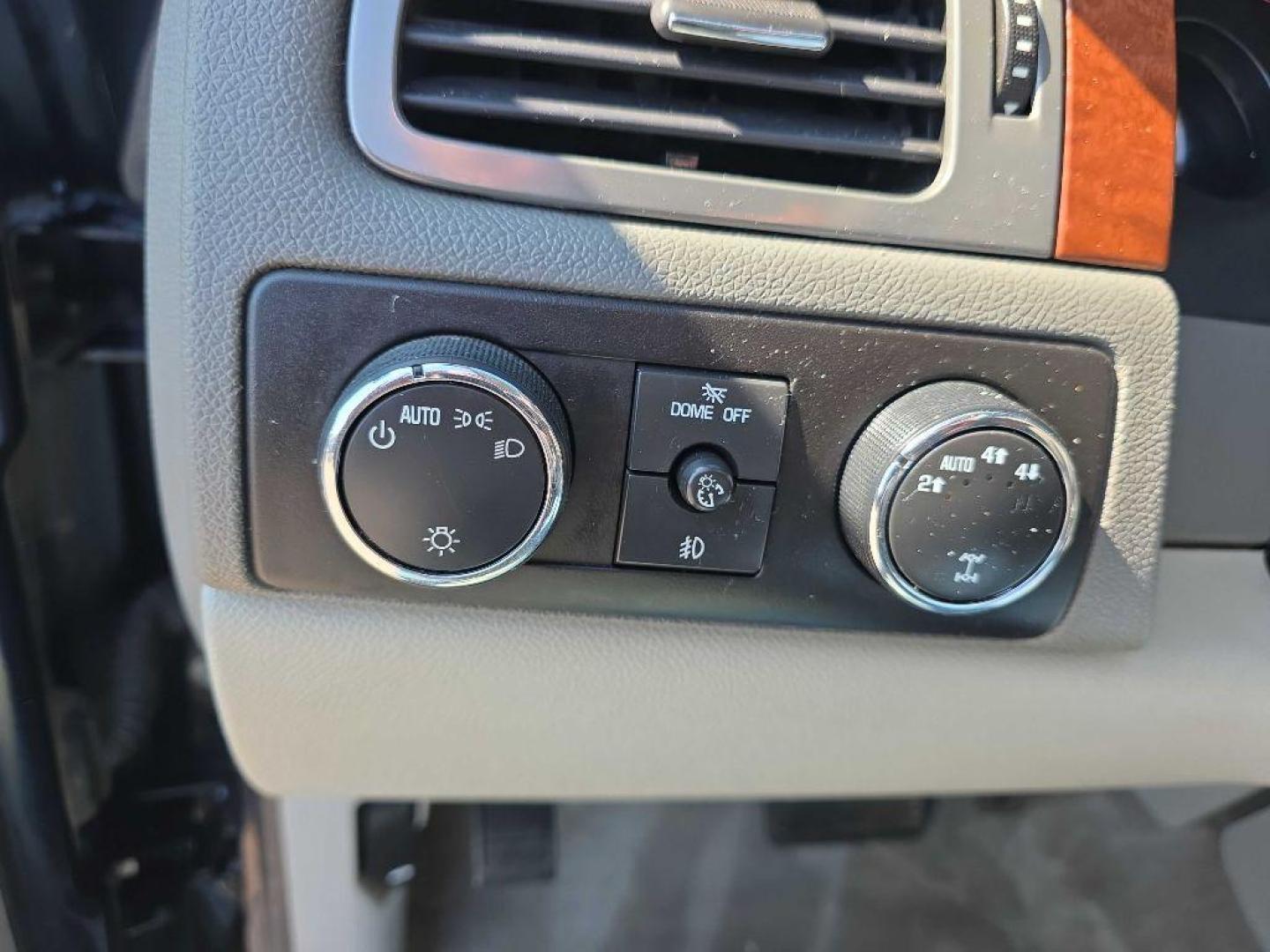 2008 BLUE GMC YUKON SLE (1GKFK13018J) with an 5.3L engine, Automatic transmission, located at 495 Old Highway 20 West, South Sioux City, NE, 68776, (402) 494-2677, 42.458408, -96.443512 - Photo#12