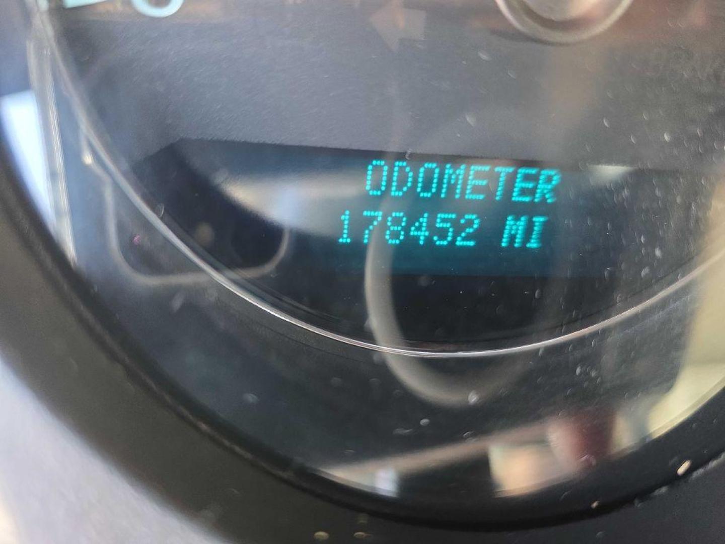 2008 BLUE GMC YUKON SLE (1GKFK13018J) with an 5.3L engine, Automatic transmission, located at 495 Old Highway 20 West, South Sioux City, NE, 68776, (402) 494-2677, 42.458408, -96.443512 - Photo#13