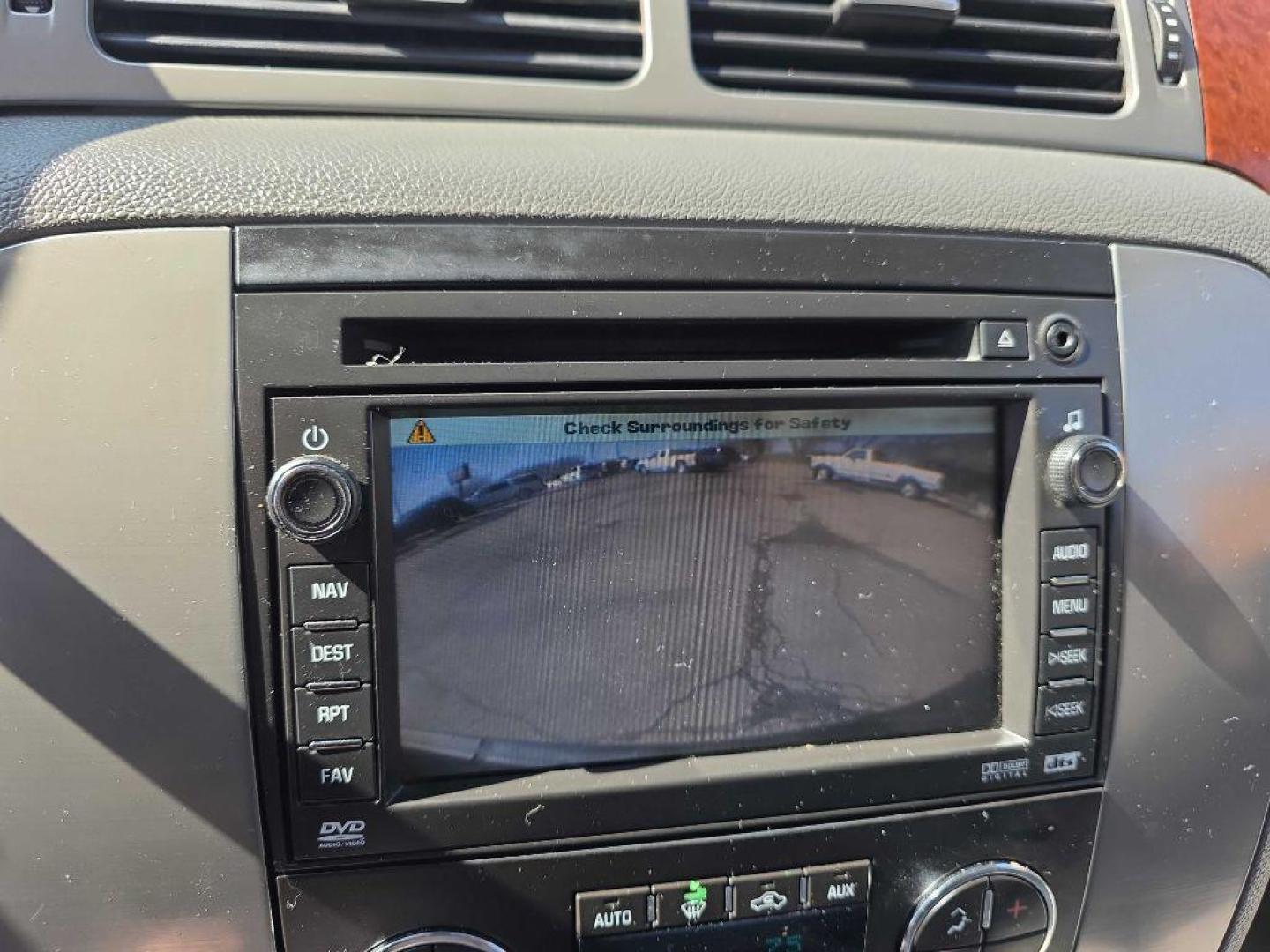 2008 BLUE GMC YUKON SLE (1GKFK13018J) with an 5.3L engine, Automatic transmission, located at 495 Old Highway 20 West, South Sioux City, NE, 68776, (402) 494-2677, 42.458408, -96.443512 - Photo#16