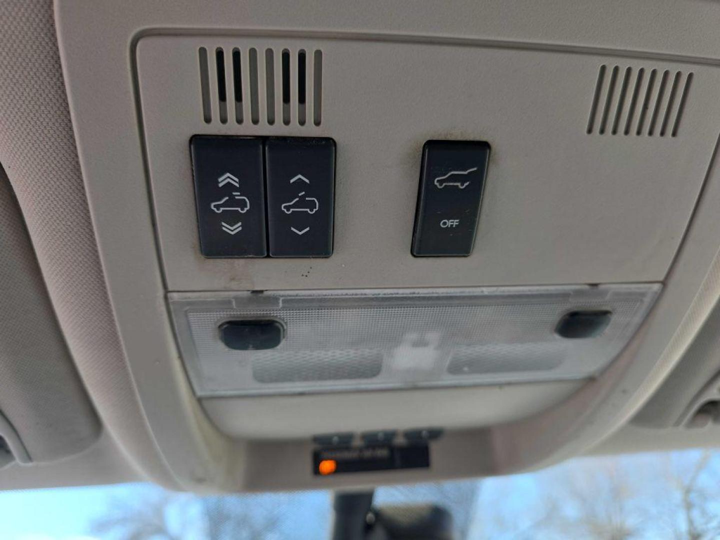 2008 BLUE GMC YUKON SLE (1GKFK13018J) with an 5.3L engine, Automatic transmission, located at 495 Old Highway 20 West, South Sioux City, NE, 68776, (402) 494-2677, 42.458408, -96.443512 - Photo#17