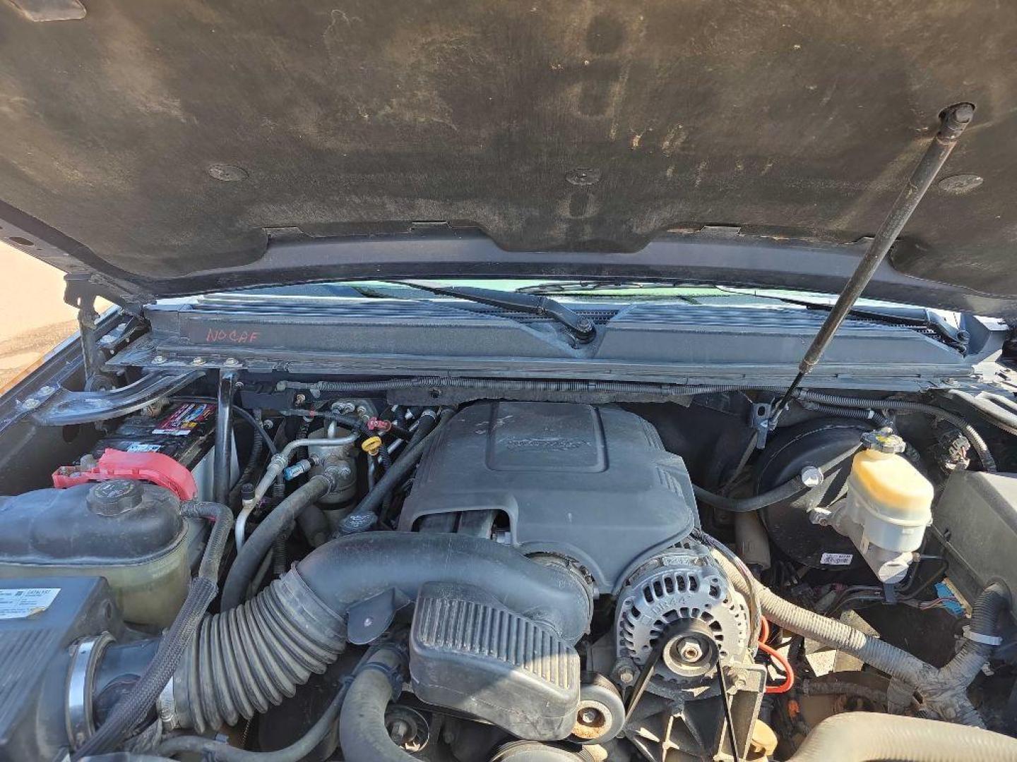 2008 BLUE GMC YUKON SLE (1GKFK13018J) with an 5.3L engine, Automatic transmission, located at 495 Old Highway 20 West, South Sioux City, NE, 68776, (402) 494-2677, 42.458408, -96.443512 - Photo#18