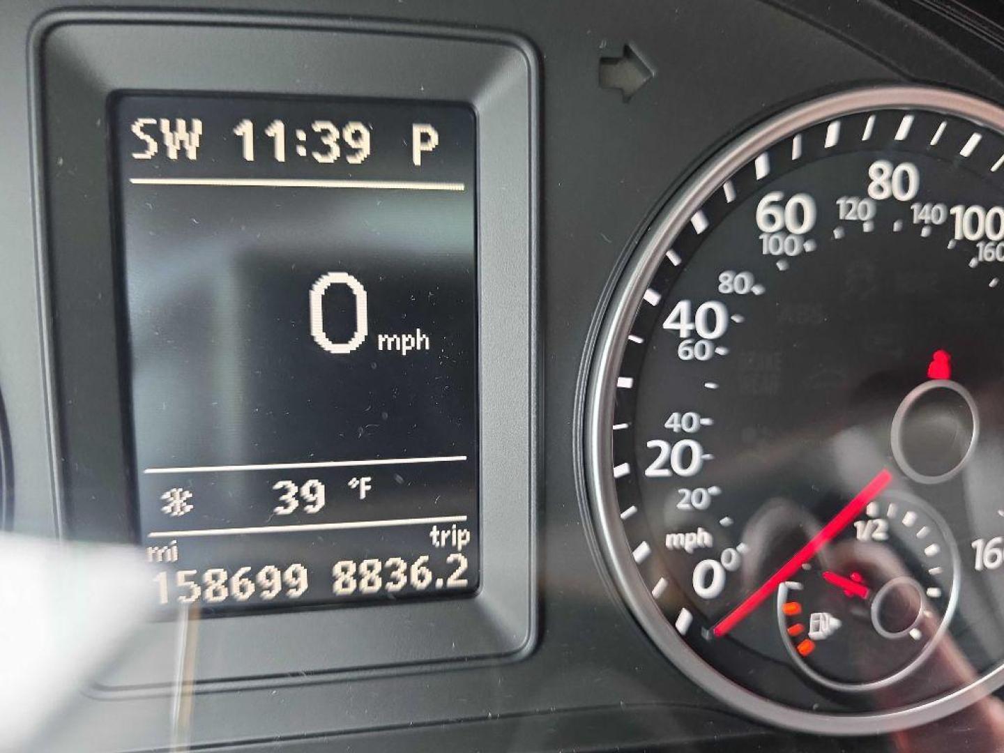 2017 WHITE VOLKSWAGEN TIGUAN WOLFSBURG (WVGSV7AX0HW) with an 2.0L engine, Automatic transmission, located at 495 Old Highway 20 West, South Sioux City, NE, 68776, (402) 494-2677, 42.458408, -96.443512 - Photo#12