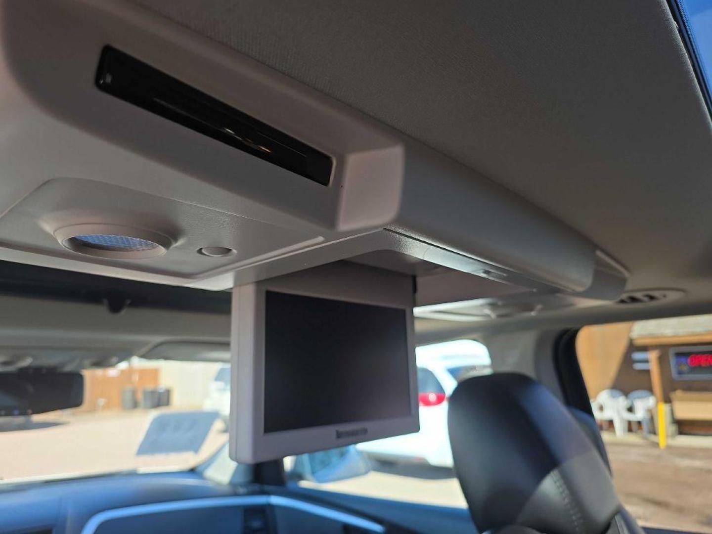 2012 WHITE CHEVROLET TRAVERSE LT (1GNKVJED1CJ) with an 3.6L engine, Automatic transmission, located at 495 Old Highway 20 West, South Sioux City, NE, 68776, (402) 494-2677, 42.458408, -96.443512 - Photo#7