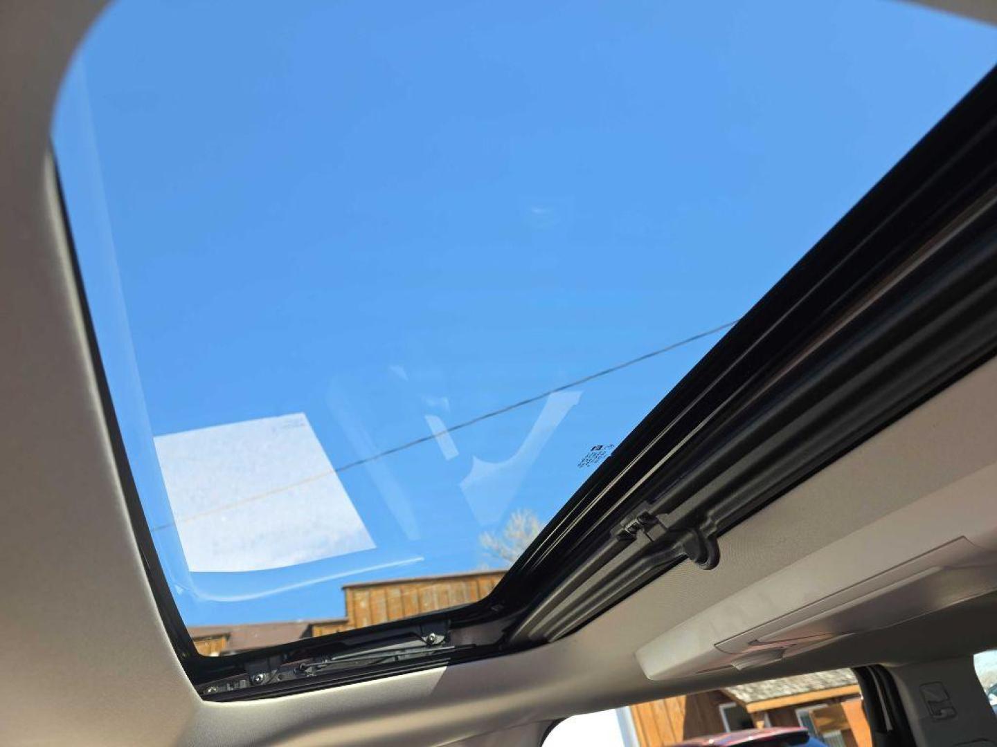 2012 WHITE CHEVROLET TRAVERSE LT (1GNKVJED1CJ) with an 3.6L engine, Automatic transmission, located at 495 Old Highway 20 West, South Sioux City, NE, 68776, (402) 494-2677, 42.458408, -96.443512 - Photo#11