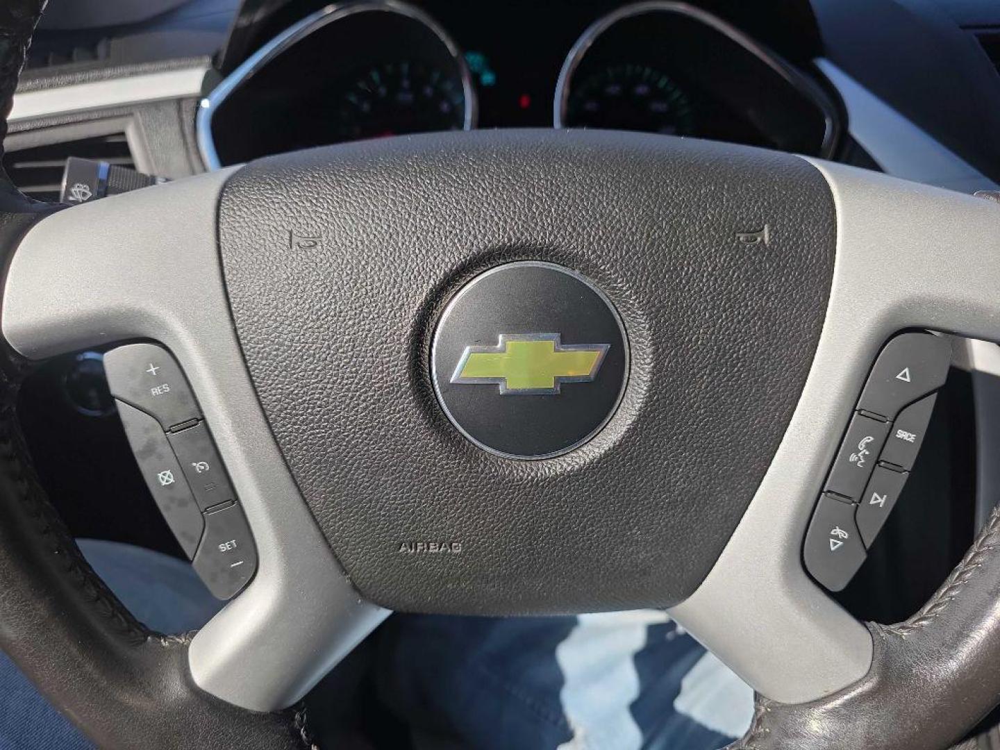 2012 WHITE CHEVROLET TRAVERSE LT (1GNKVJED1CJ) with an 3.6L engine, Automatic transmission, located at 495 Old Highway 20 West, South Sioux City, NE, 68776, (402) 494-2677, 42.458408, -96.443512 - Photo#12