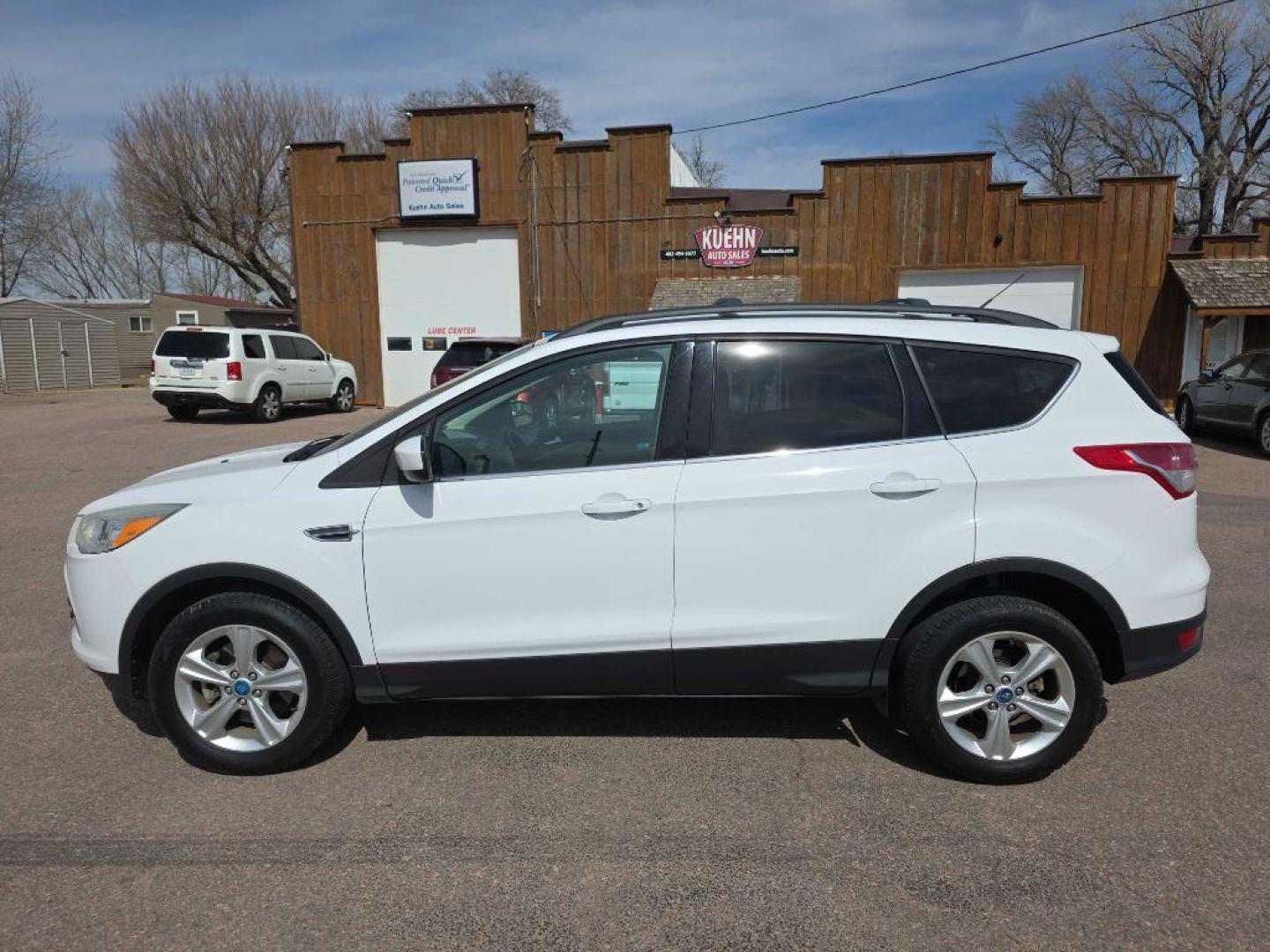 2013 WHITE FORD ESCAPE SE (1FMCU9G9XDU) with an 2.0L engine, Automatic transmission, located at 495 Old Highway 20 West, South Sioux City, NE, 68776, (402) 494-2677, 42.458408, -96.443512 - Photo#1