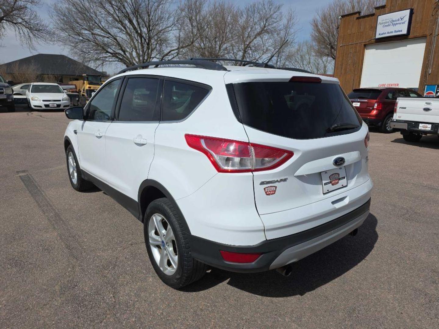 2013 WHITE FORD ESCAPE SE (1FMCU9G9XDU) with an 2.0L engine, Automatic transmission, located at 495 Old Highway 20 West, South Sioux City, NE, 68776, (402) 494-2677, 42.458408, -96.443512 - Photo#2