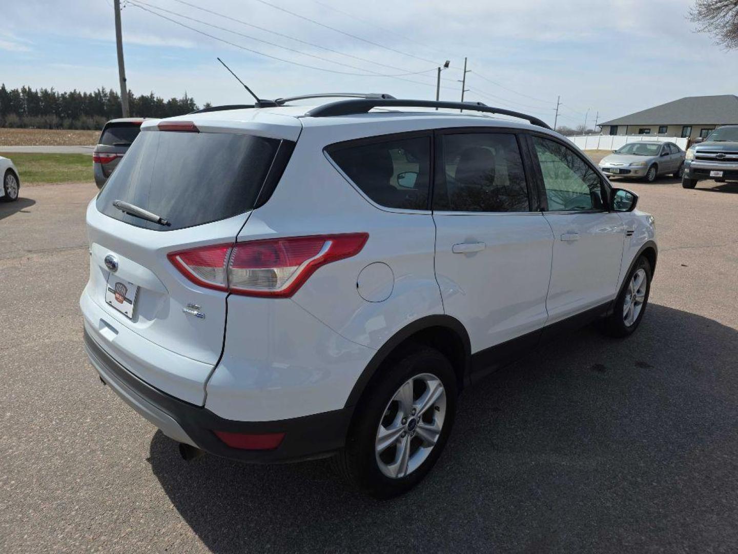 2013 WHITE FORD ESCAPE SE (1FMCU9G9XDU) with an 2.0L engine, Automatic transmission, located at 495 Old Highway 20 West, South Sioux City, NE, 68776, (402) 494-2677, 42.458408, -96.443512 - Photo#3