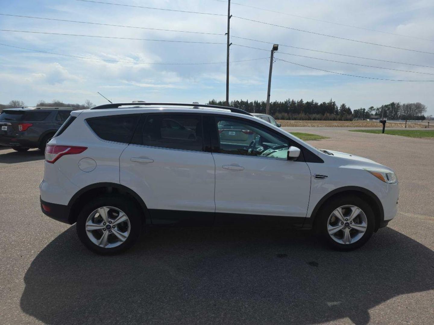 2013 WHITE FORD ESCAPE SE (1FMCU9G9XDU) with an 2.0L engine, Automatic transmission, located at 495 Old Highway 20 West, South Sioux City, NE, 68776, (402) 494-2677, 42.458408, -96.443512 - Photo#4