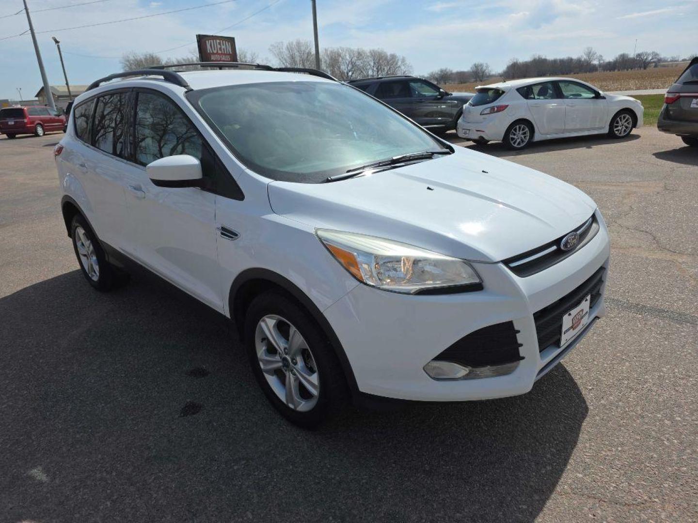 2013 WHITE FORD ESCAPE SE (1FMCU9G9XDU) with an 2.0L engine, Automatic transmission, located at 495 Old Highway 20 West, South Sioux City, NE, 68776, (402) 494-2677, 42.458408, -96.443512 - Photo#5