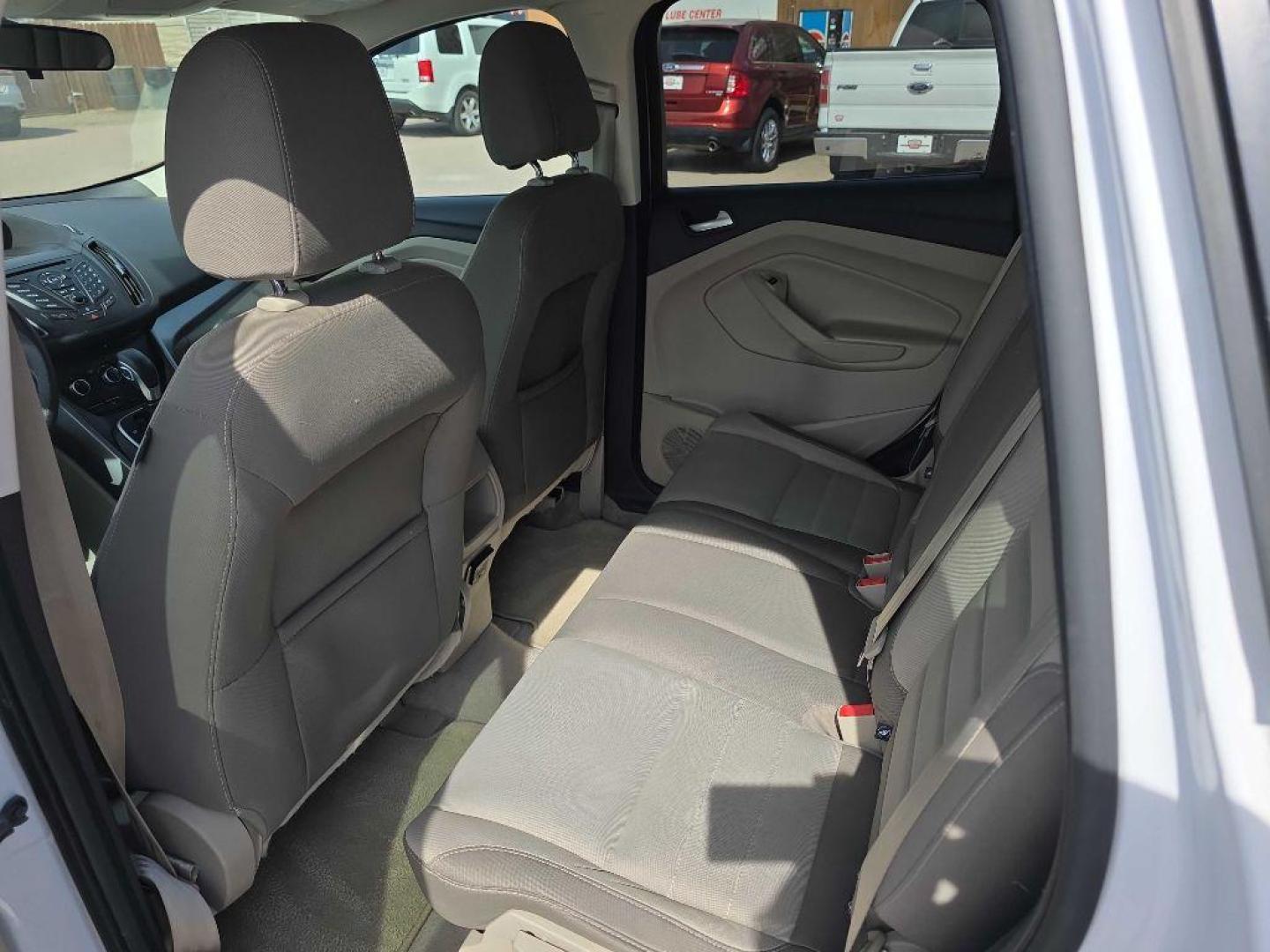 2013 WHITE FORD ESCAPE SE (1FMCU9G9XDU) with an 2.0L engine, Automatic transmission, located at 495 Old Highway 20 West, South Sioux City, NE, 68776, (402) 494-2677, 42.458408, -96.443512 - Photo#6