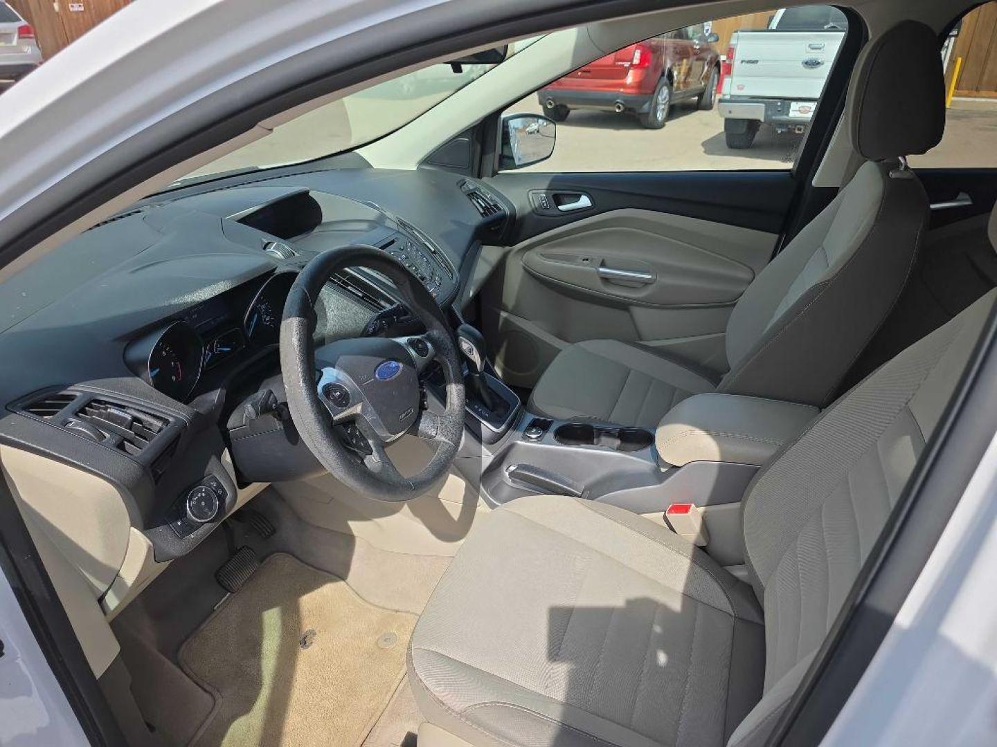2013 WHITE FORD ESCAPE SE (1FMCU9G9XDU) with an 2.0L engine, Automatic transmission, located at 495 Old Highway 20 West, South Sioux City, NE, 68776, (402) 494-2677, 42.458408, -96.443512 - Photo#7