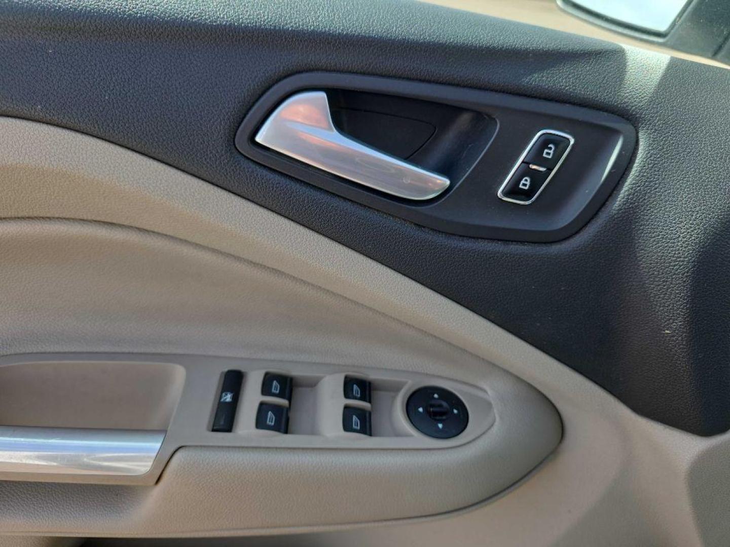 2013 WHITE FORD ESCAPE SE (1FMCU9G9XDU) with an 2.0L engine, Automatic transmission, located at 495 Old Highway 20 West, South Sioux City, NE, 68776, (402) 494-2677, 42.458408, -96.443512 - Photo#9