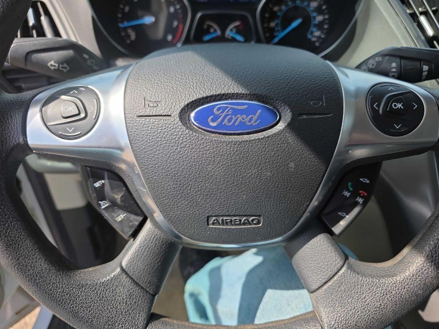 2013 WHITE FORD ESCAPE SE (1FMCU9G9XDU) with an 2.0L engine, Automatic transmission, located at 495 Old Highway 20 West, South Sioux City, NE, 68776, (402) 494-2677, 42.458408, -96.443512 - Photo#10