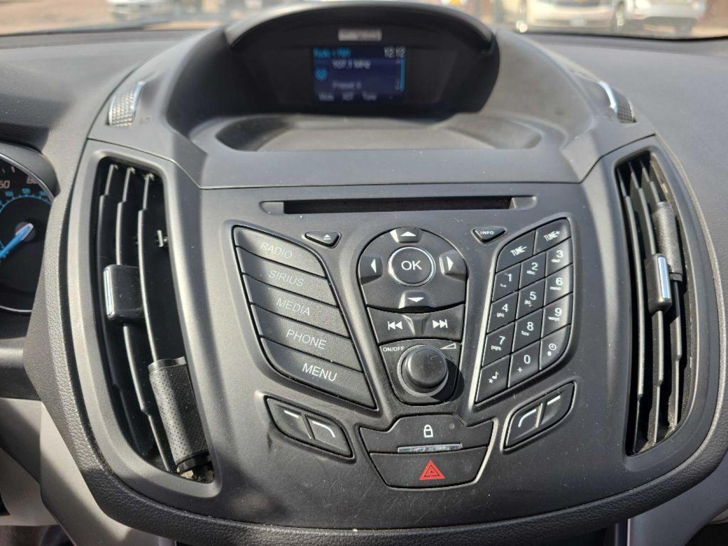 2013 WHITE FORD ESCAPE SE (1FMCU9G9XDU) with an 2.0L engine, Automatic transmission, located at 495 Old Highway 20 West, South Sioux City, NE, 68776, (402) 494-2677, 42.458408, -96.443512 - Photo#13