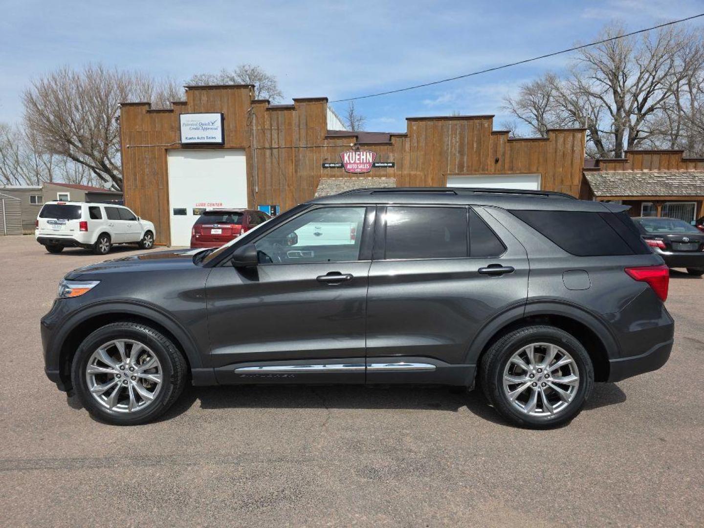 2020 GREY FORD EXPLORER XLT (1FMSK8DH8LG) with an 2.3L engine, Automatic transmission, located at 495 Old Highway 20 West, South Sioux City, NE, 68776, (402) 494-2677, 42.458408, -96.443512 - Photo#1