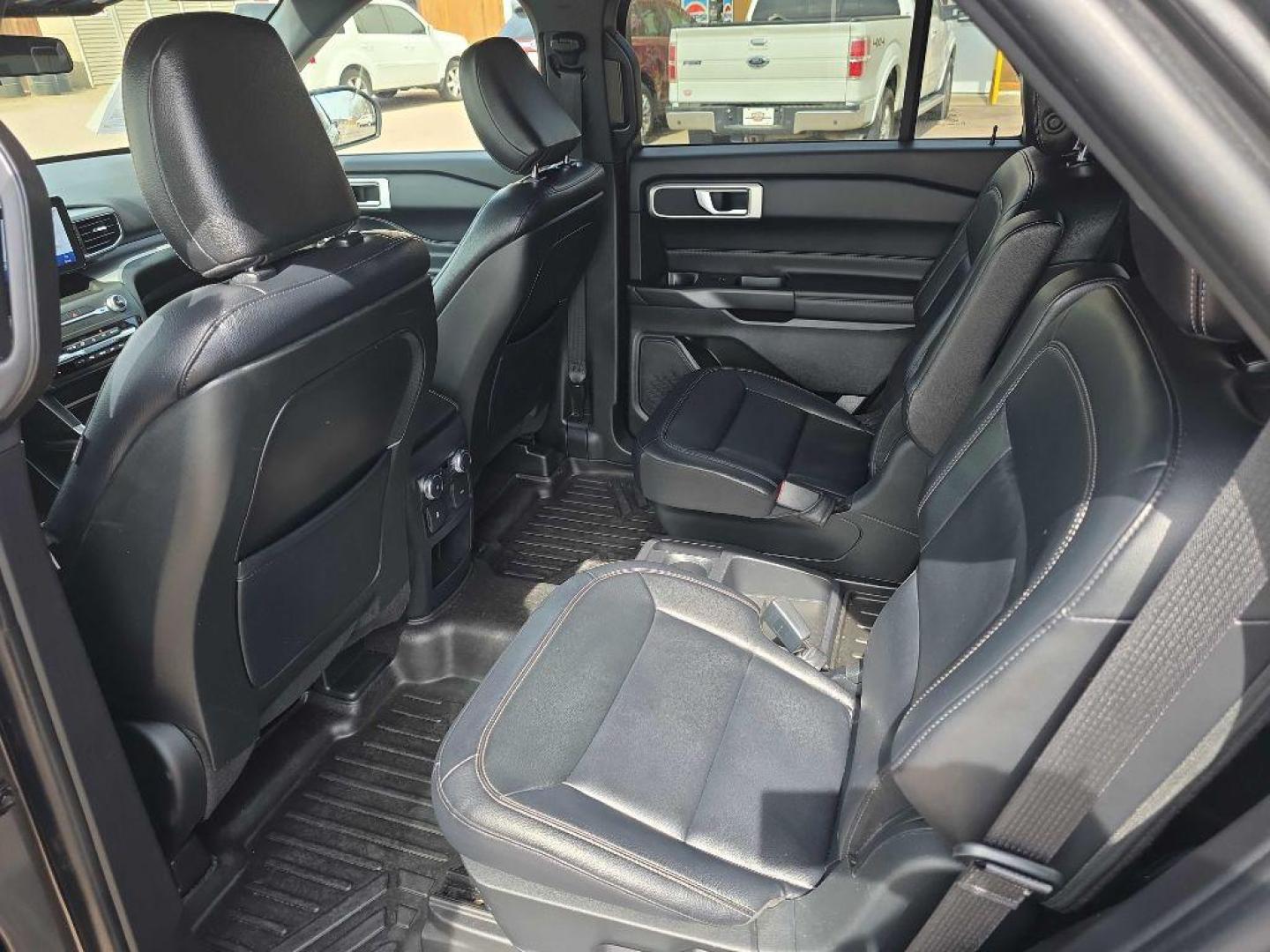 2020 GREY FORD EXPLORER XLT (1FMSK8DH8LG) with an 2.3L engine, Automatic transmission, located at 495 Old Highway 20 West, South Sioux City, NE, 68776, (402) 494-2677, 42.458408, -96.443512 - Photo#6