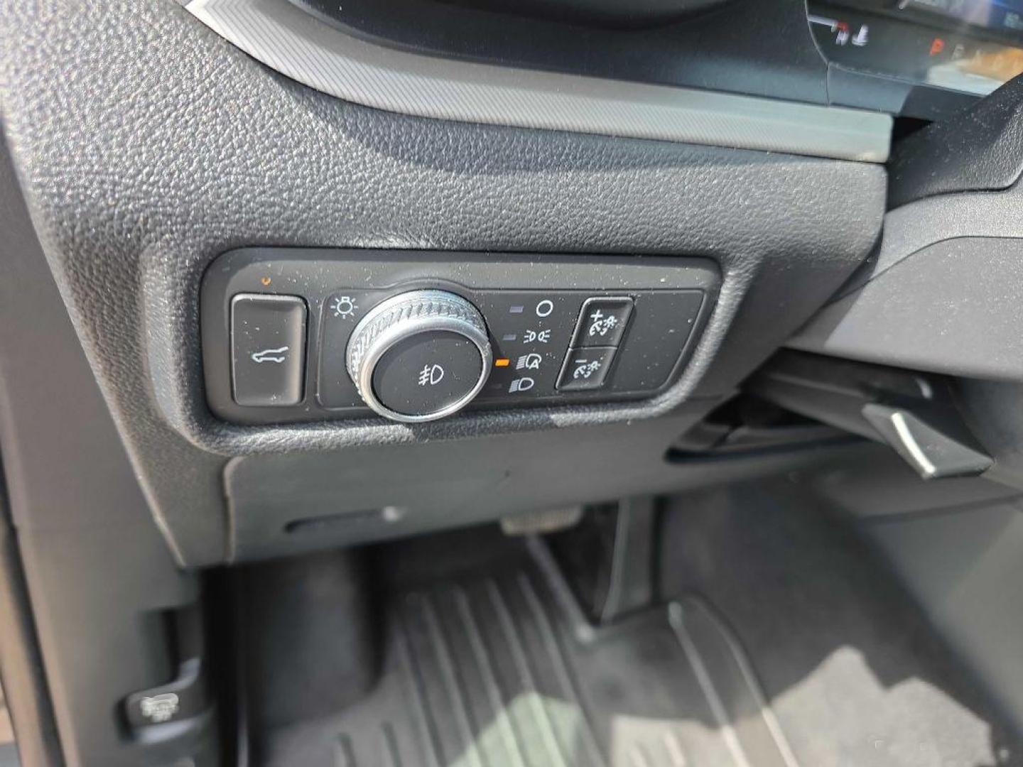 2020 GREY FORD EXPLORER XLT (1FMSK8DH8LG) with an 2.3L engine, Automatic transmission, located at 495 Old Highway 20 West, South Sioux City, NE, 68776, (402) 494-2677, 42.458408, -96.443512 - Photo#9