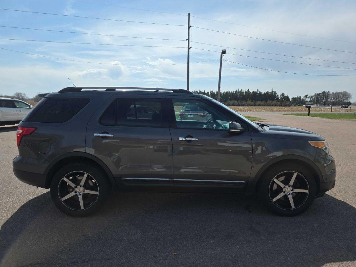 2015 GREY FORD EXPLORER LIMITED (1FM5K8F87FG) with an 3.5L engine, Automatic transmission, located at 495 Old Highway 20 West, South Sioux City, NE, 68776, (402) 494-2677, 42.458408, -96.443512 - Photo#4