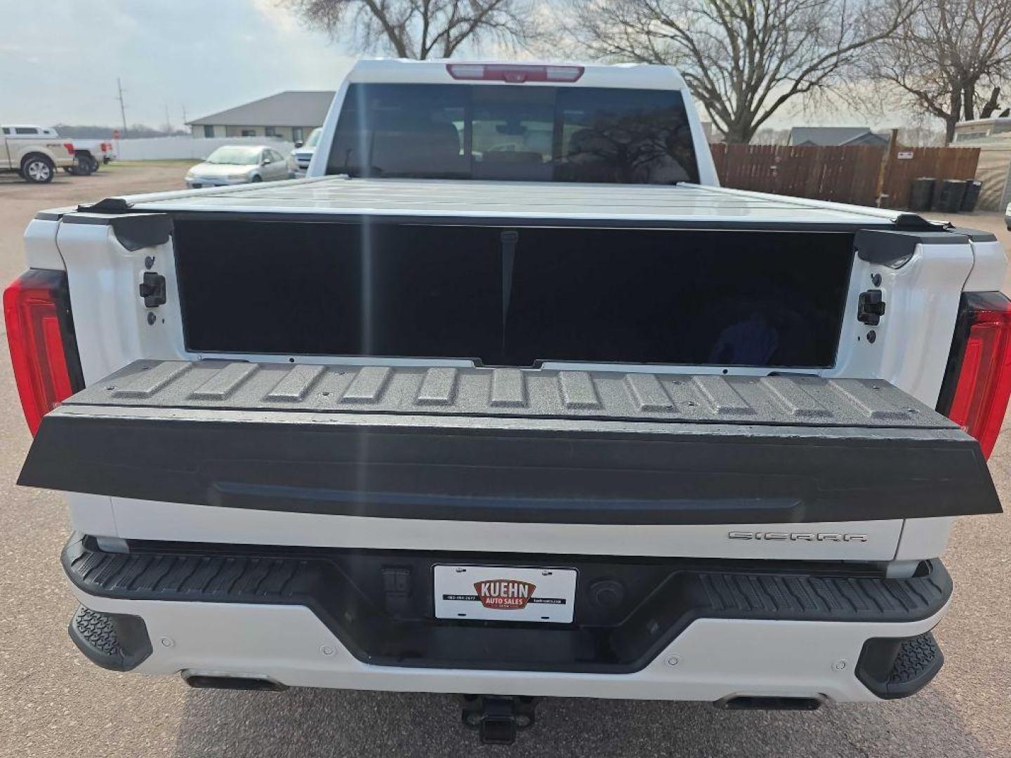 2020 WHITE GMC SIERRA 1500 DENALI (1GTU9FEL4LZ) with an 6.2L engine, Automatic transmission, located at 495 Old Highway 20 West, South Sioux City, NE, 68776, (402) 494-2677, 42.458408, -96.443512 - Photo#8