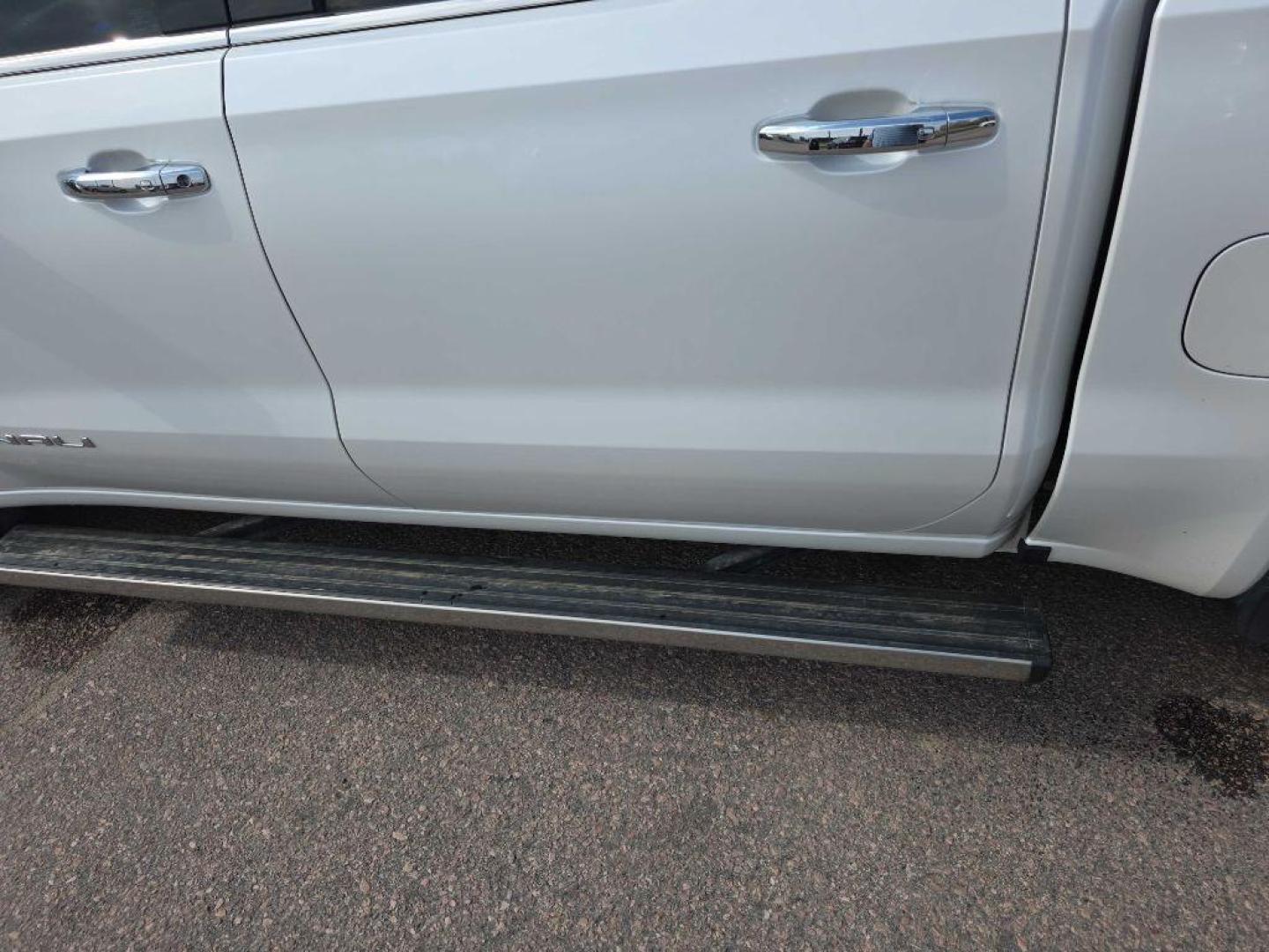 2020 WHITE GMC SIERRA 1500 DENALI (1GTU9FEL4LZ) with an 6.2L engine, Automatic transmission, located at 495 Old Highway 20 West, South Sioux City, NE, 68776, (402) 494-2677, 42.458408, -96.443512 - Photo#11