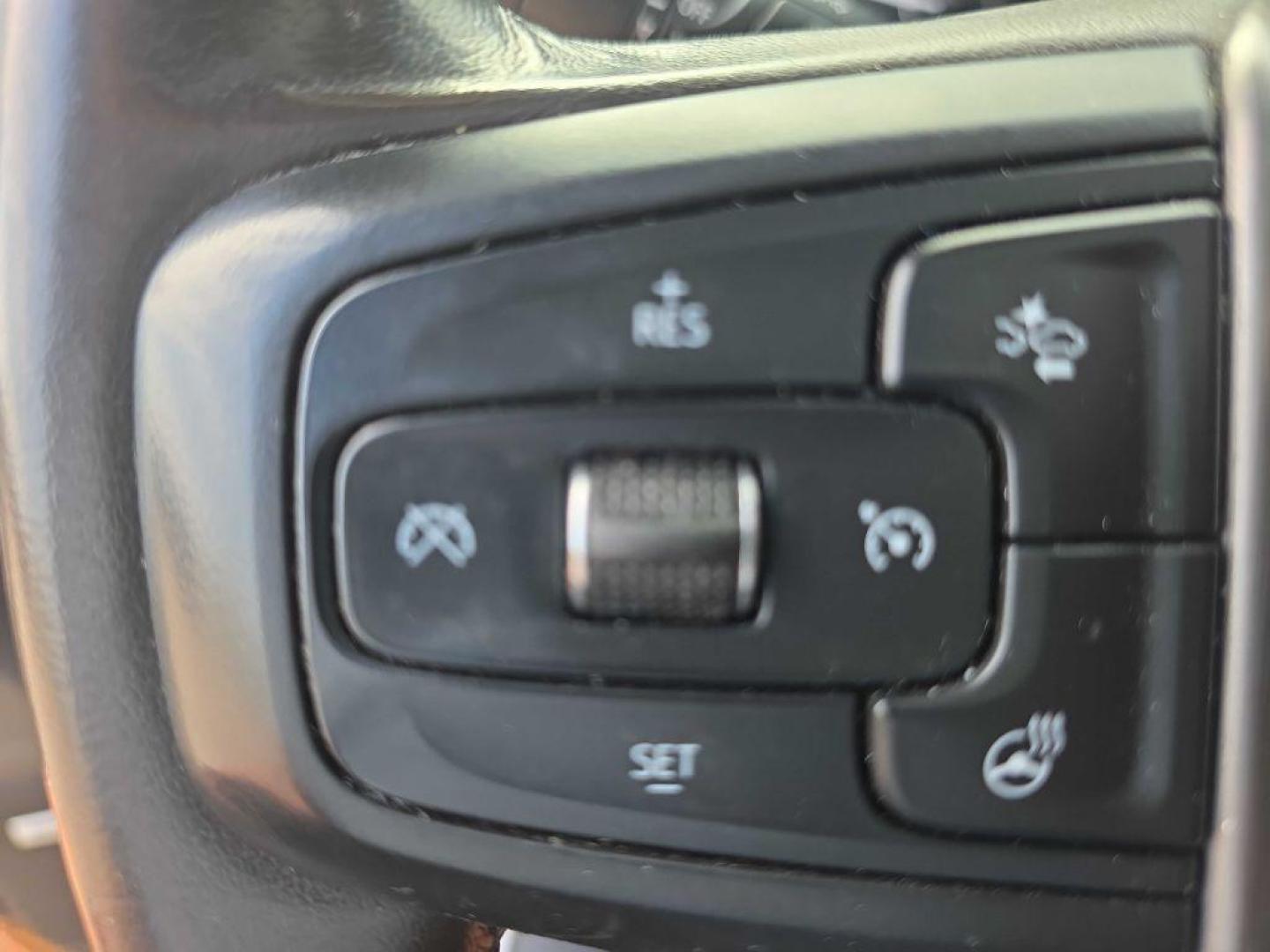 2020 WHITE GMC SIERRA 1500 DENALI (1GTU9FEL4LZ) with an 6.2L engine, Automatic transmission, located at 495 Old Highway 20 West, South Sioux City, NE, 68776, (402) 494-2677, 42.458408, -96.443512 - Photo#24