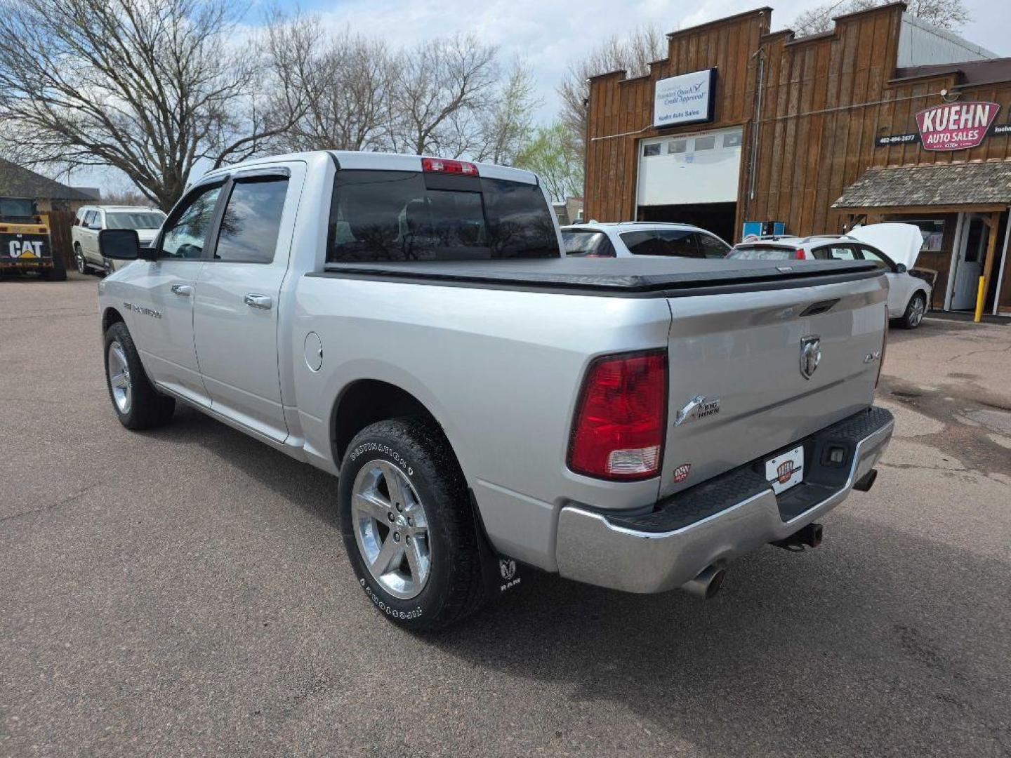 2012 SILVER DODGE RAM 1500 SLT (1C6RD7LT3CS) with an 5.7L engine, Automatic transmission, located at 495 Old Highway 20 West, South Sioux City, NE, 68776, (402) 494-2677, 42.458408, -96.443512 - Photo#2