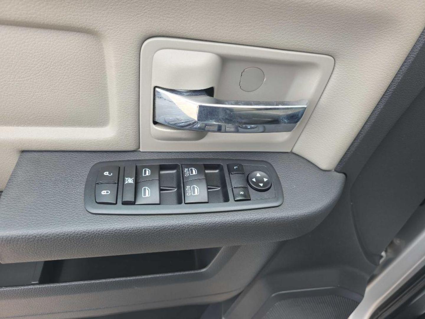 2012 SILVER DODGE RAM 1500 SLT (1C6RD7LT3CS) with an 5.7L engine, Automatic transmission, located at 495 Old Highway 20 West, South Sioux City, NE, 68776, (402) 494-2677, 42.458408, -96.443512 - Photo#9
