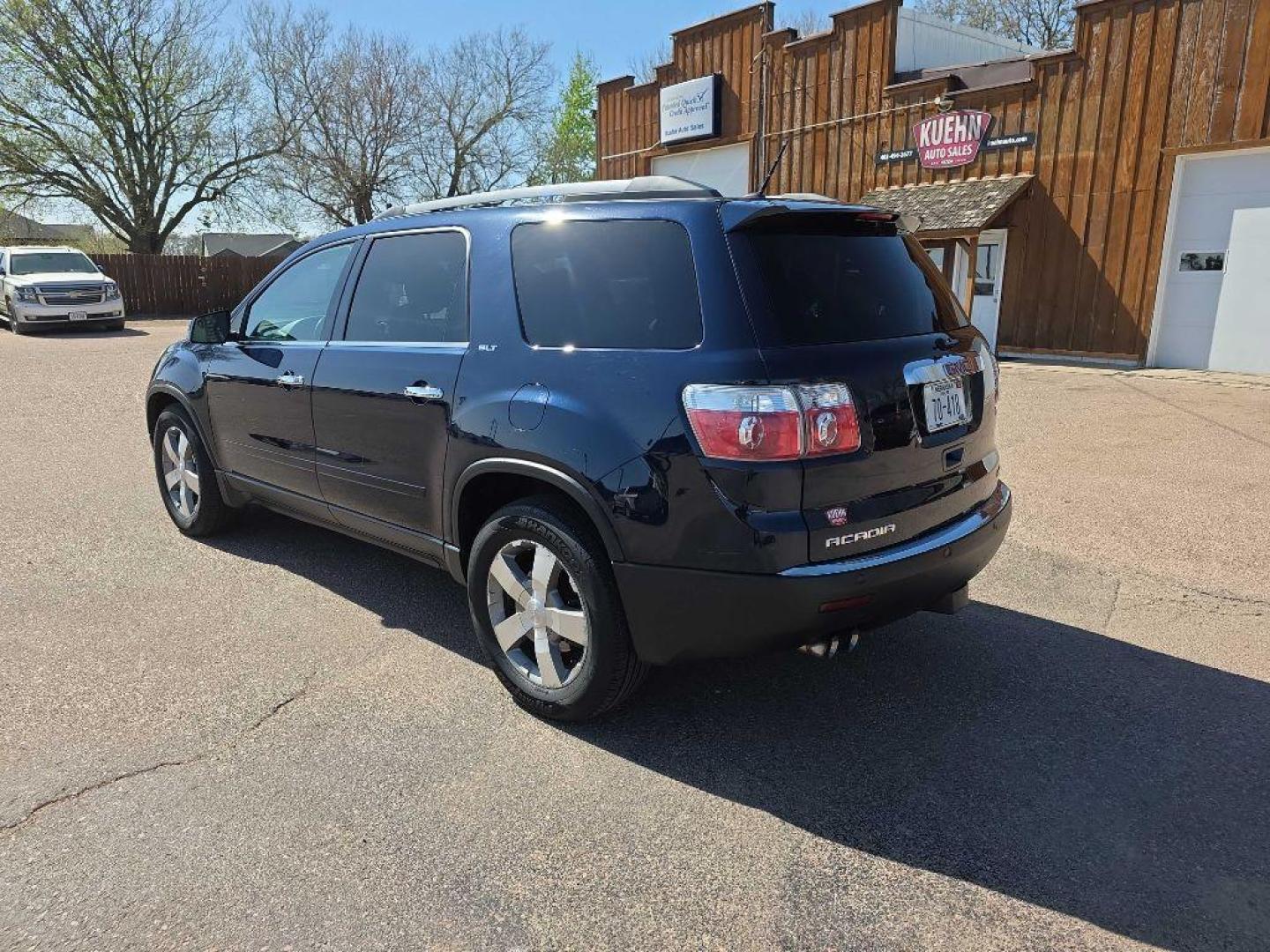 2012 BLUE GMC ACADIA SLT-1 (1GKKVREDXCJ) with an 3.6L engine, Automatic transmission, located at 495 Old Highway 20 West, South Sioux City, NE, 68776, (402) 494-2677, 42.458408, -96.443512 - Photo#2