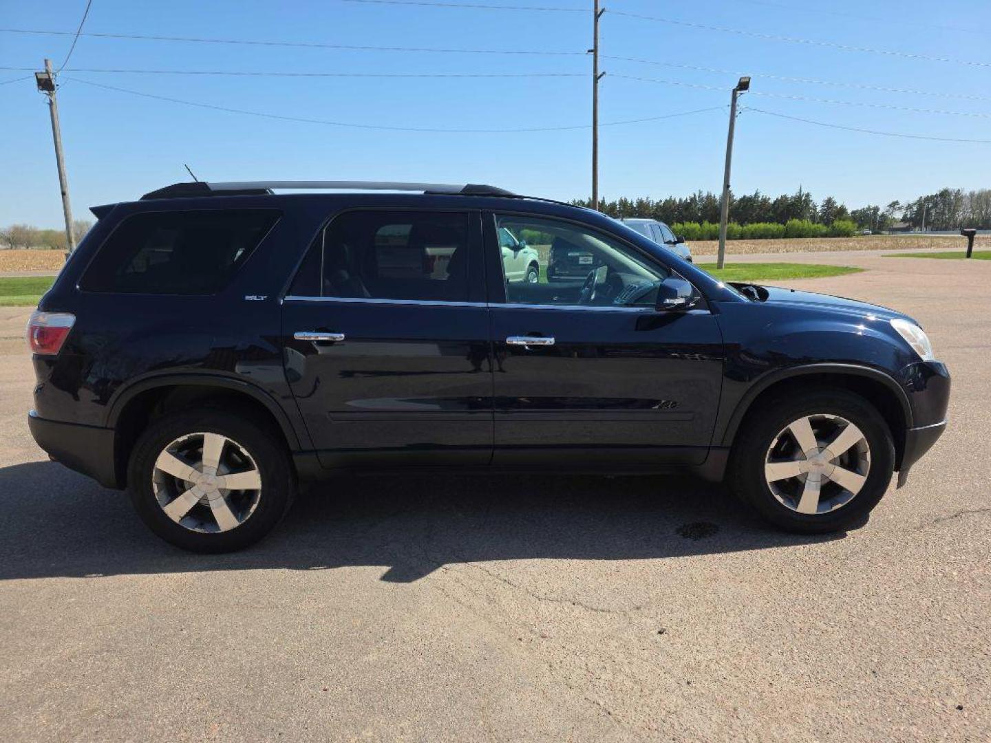 2012 BLUE GMC ACADIA SLT-1 (1GKKVREDXCJ) with an 3.6L engine, Automatic transmission, located at 495 Old Highway 20 West, South Sioux City, NE, 68776, (402) 494-2677, 42.458408, -96.443512 - Photo#4