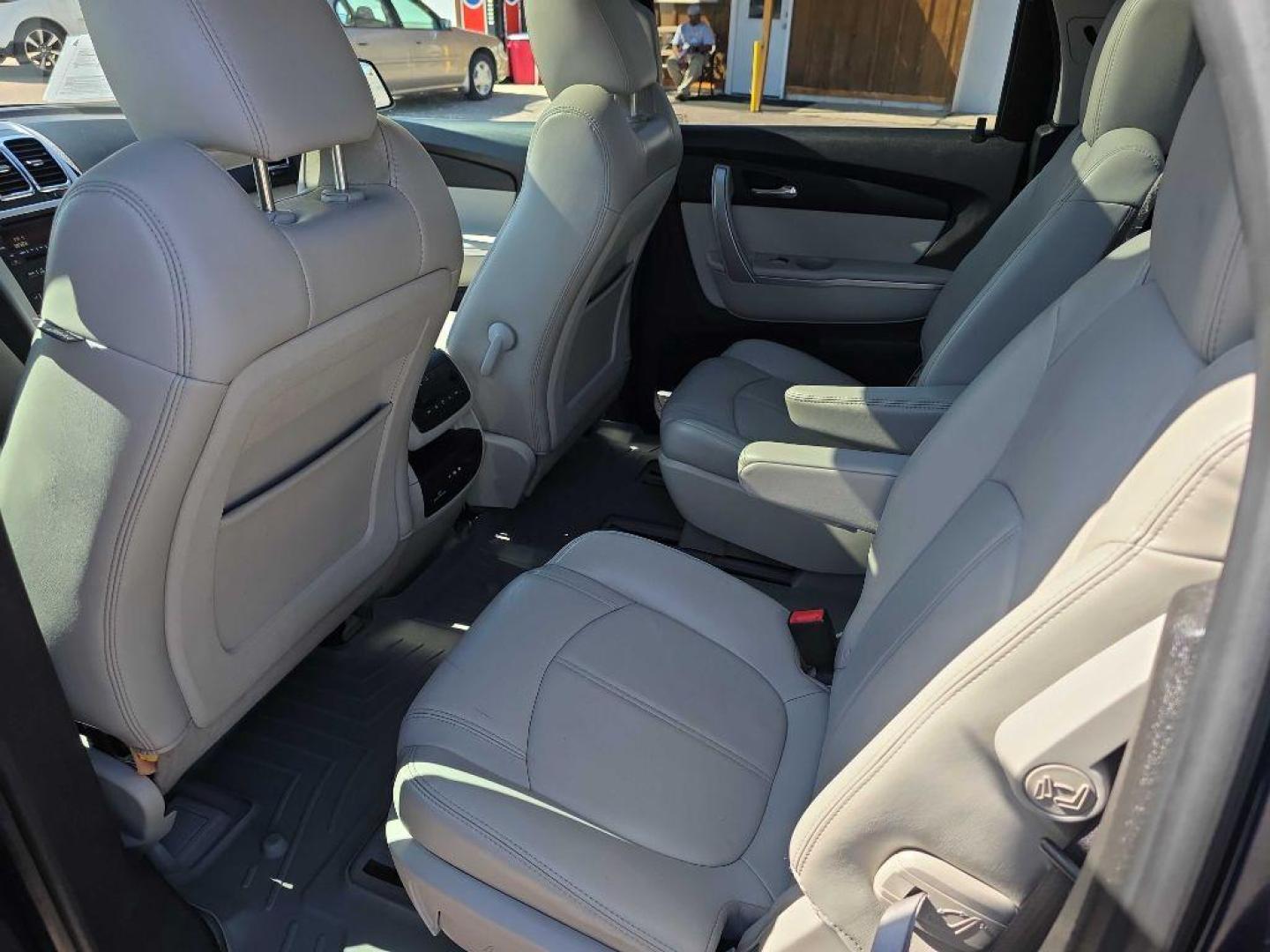 2012 BLUE GMC ACADIA SLT-1 (1GKKVREDXCJ) with an 3.6L engine, Automatic transmission, located at 495 Old Highway 20 West, South Sioux City, NE, 68776, (402) 494-2677, 42.458408, -96.443512 - Photo#6