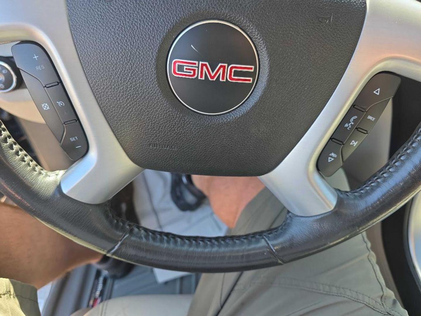 2012 BLUE GMC ACADIA SLT-1 (1GKKVREDXCJ) with an 3.6L engine, Automatic transmission, located at 495 Old Highway 20 West, South Sioux City, NE, 68776, (402) 494-2677, 42.458408, -96.443512 - Photo#14