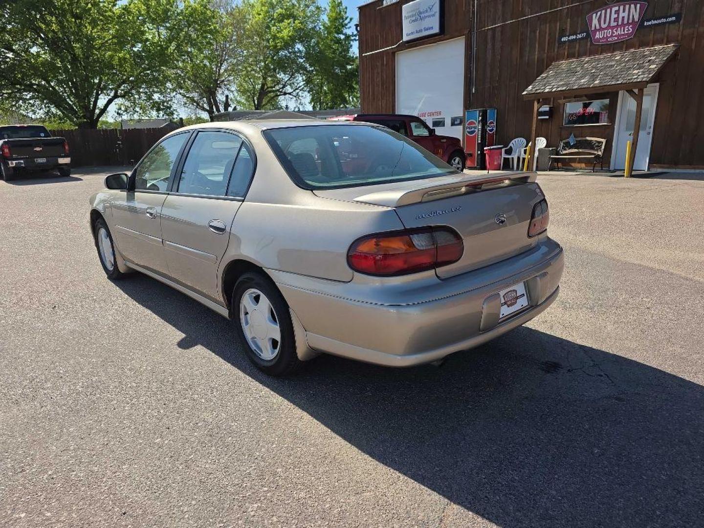 2000 TAN CHEVROLET MALIBU LS (1G1NE52J7Y6) with an 3.1L engine, Automatic transmission, located at 495 Old Highway 20 West, South Sioux City, NE, 68776, (402) 494-2677, 42.458408, -96.443512- Photo#2