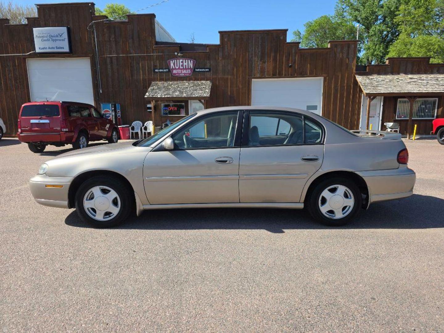 2000 TAN CHEVROLET MALIBU LS (1G1NE52J7Y6) with an 3.1L engine, Automatic transmission, located at 495 Old Highway 20 West, South Sioux City, NE, 68776, (402) 494-2677, 42.458408, -96.443512- Photo#1