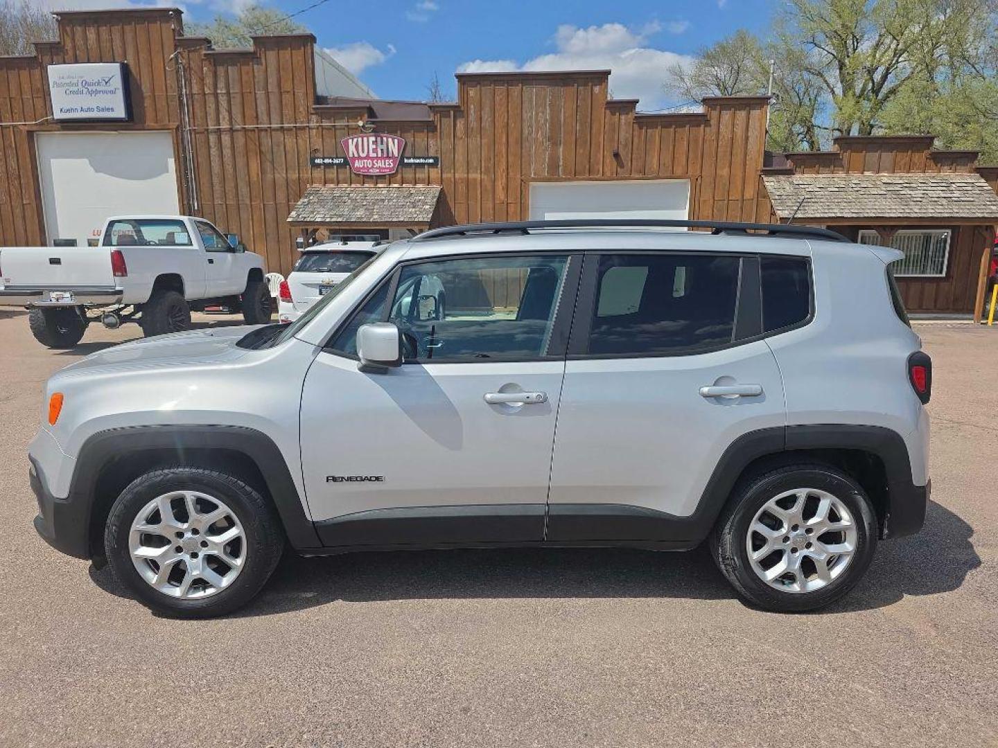 2015 SILVER JEEP RENEGADE LATITUDE (ZACCJABT0FP) with an 2.4L engine, Automatic transmission, located at 495 Old Highway 20 West, South Sioux City, NE, 68776, (402) 494-2677, 42.458408, -96.443512- Photo#1
